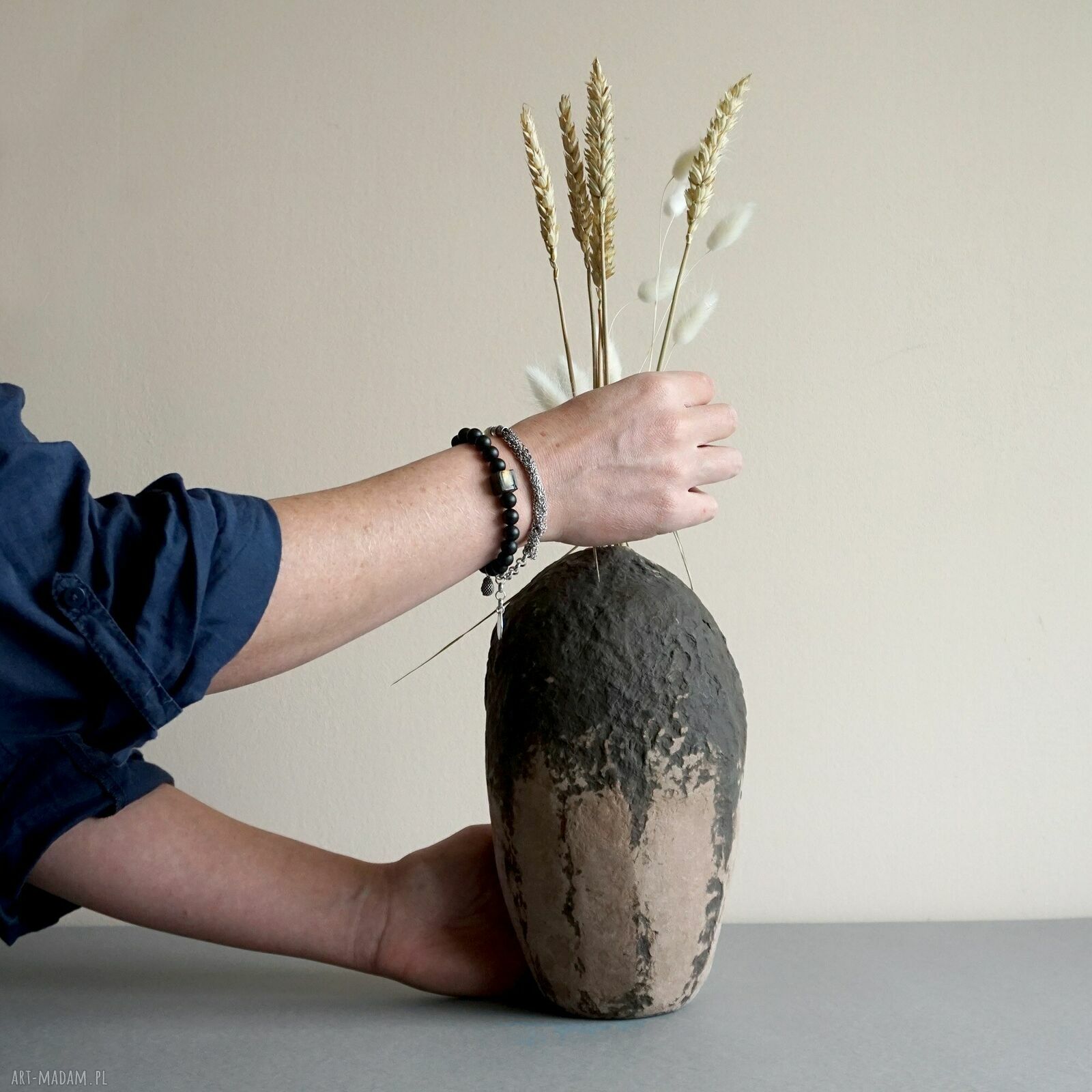 Dekoracyjny wazon na suche kwiaty z paper mache - beż i brąz