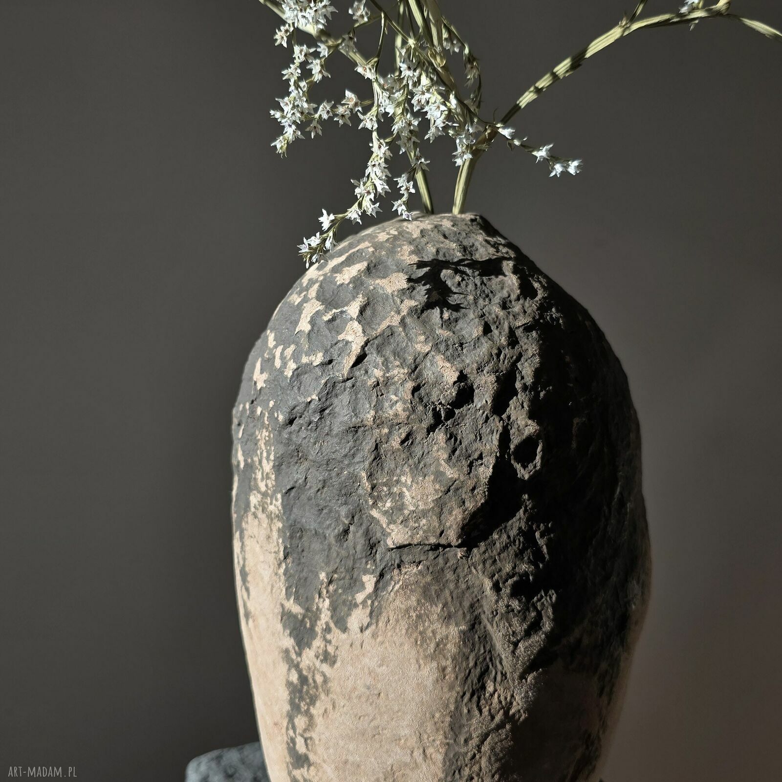 Dekoracyjny wazon na suche kwiaty z paper mache - beż i brąz
