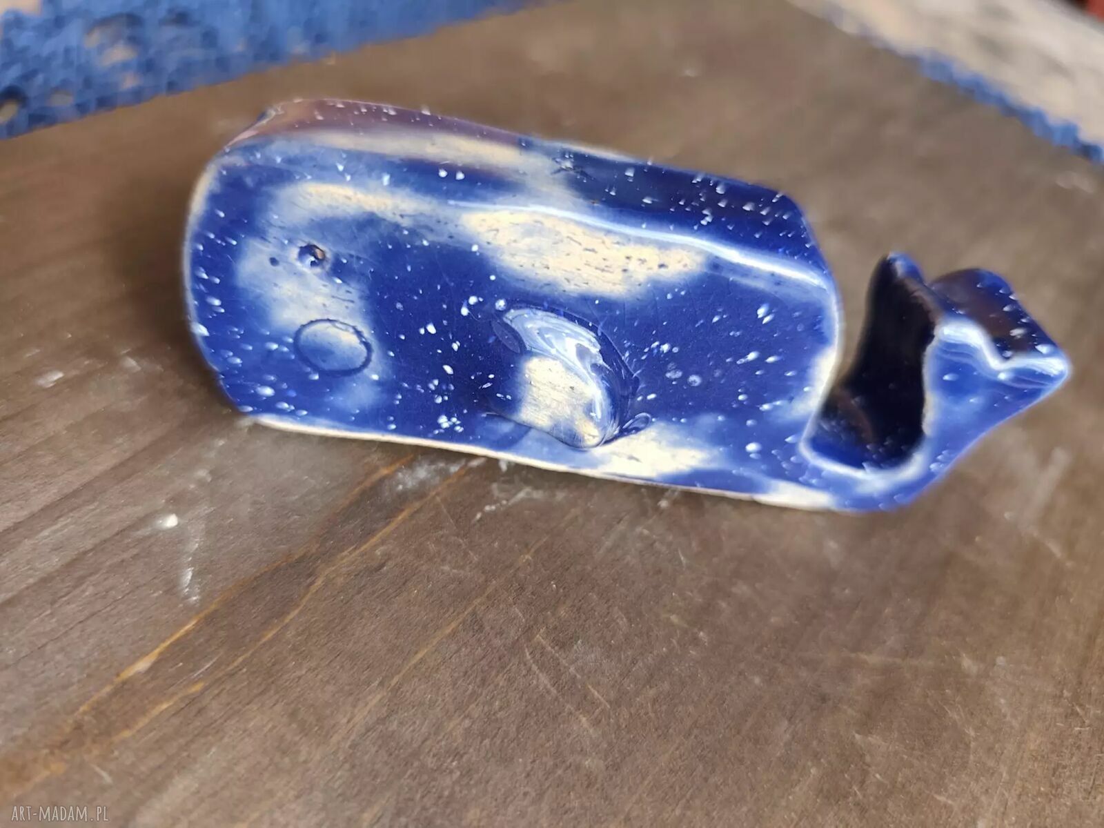Ceramiczny delfinek - morska dekoracja z rękodzieła