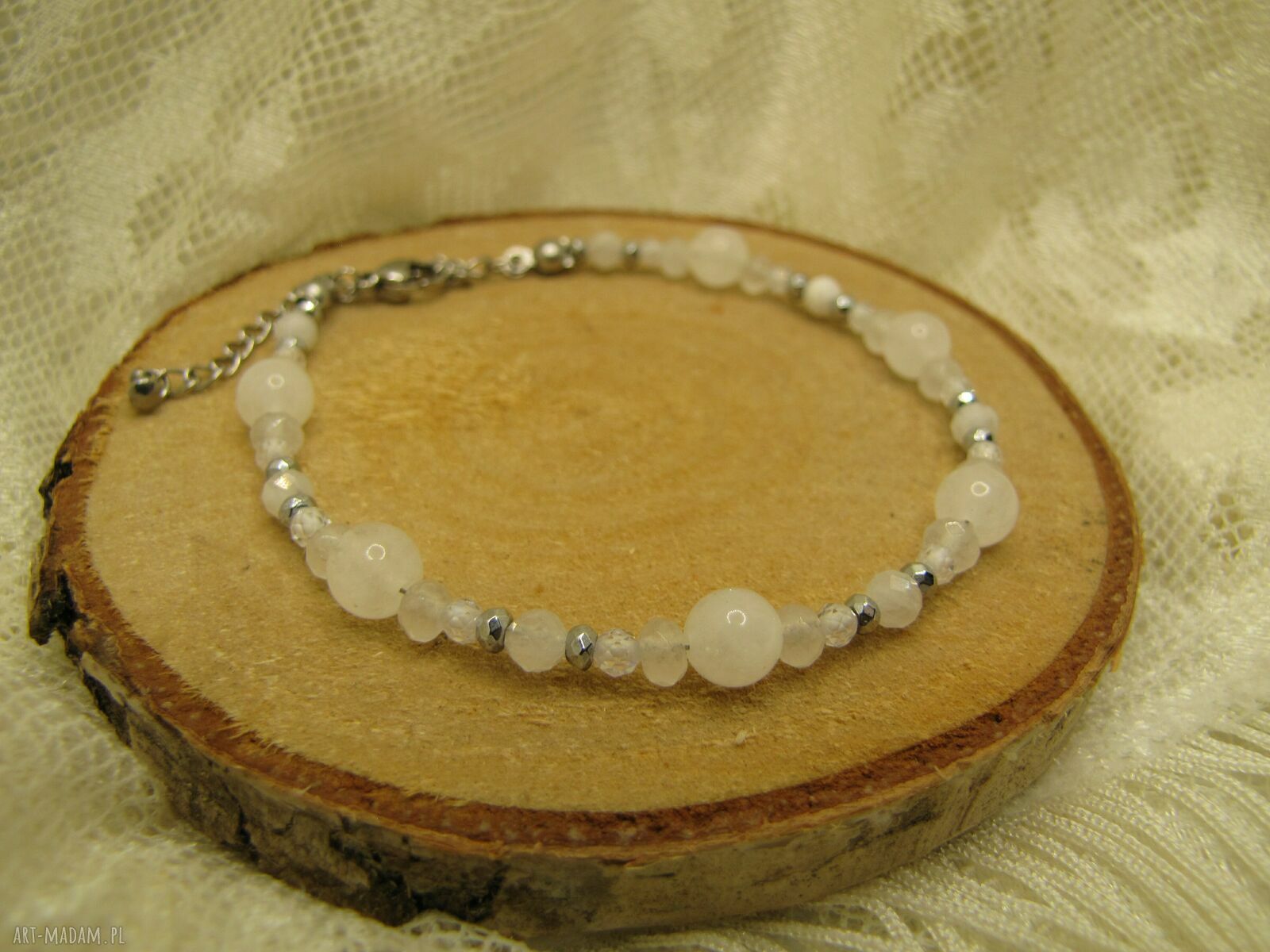 Delikatna bransoletka z kamieni naturalnych - biała biżuteria handmade