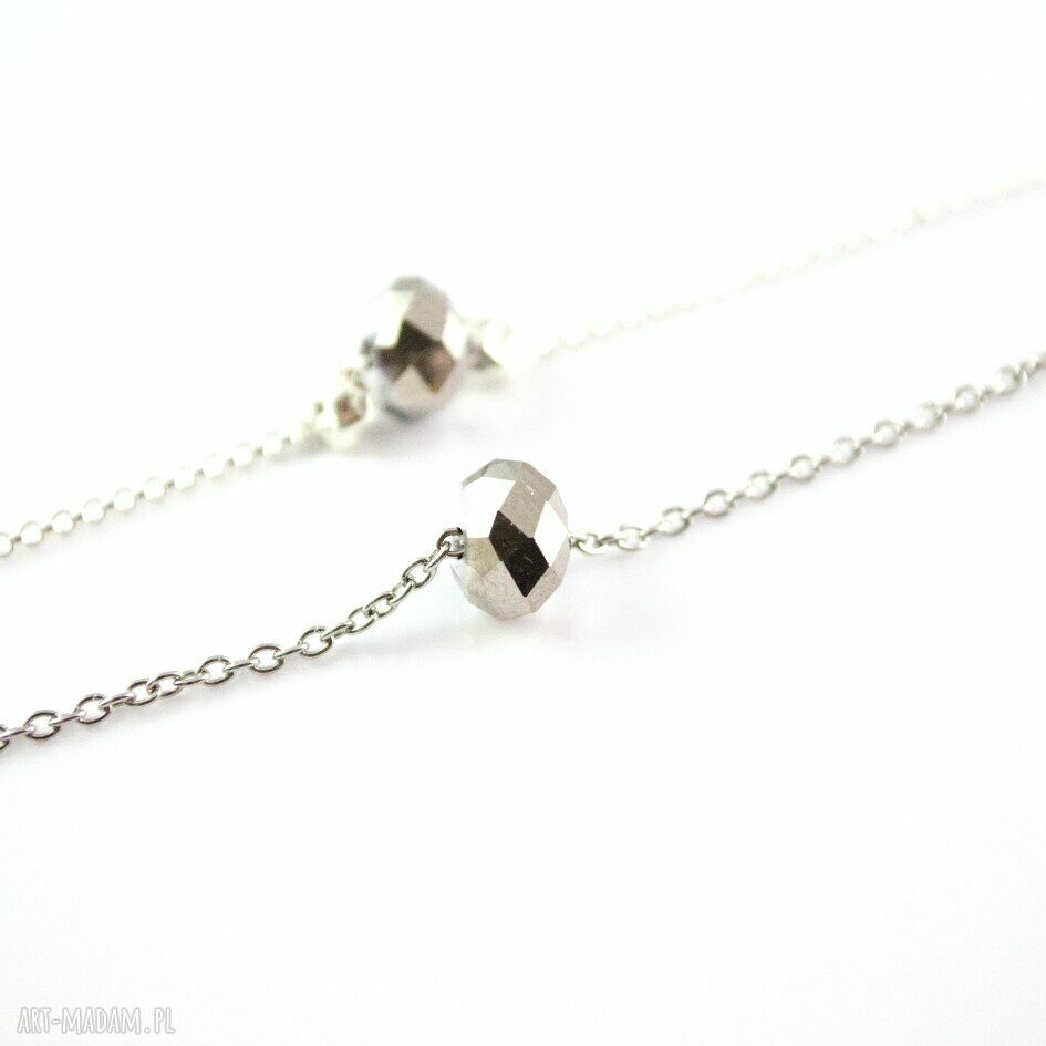 bransoletki: Delikatna bransoletka typu celebrytka z lśniącym kryształkiem. Kolekcja