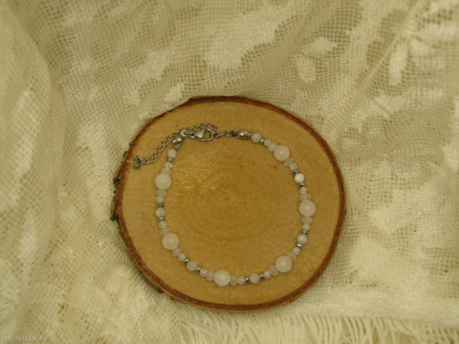 Delikatna bransoletka z kamieni naturalnych - biała biżuteria handmade