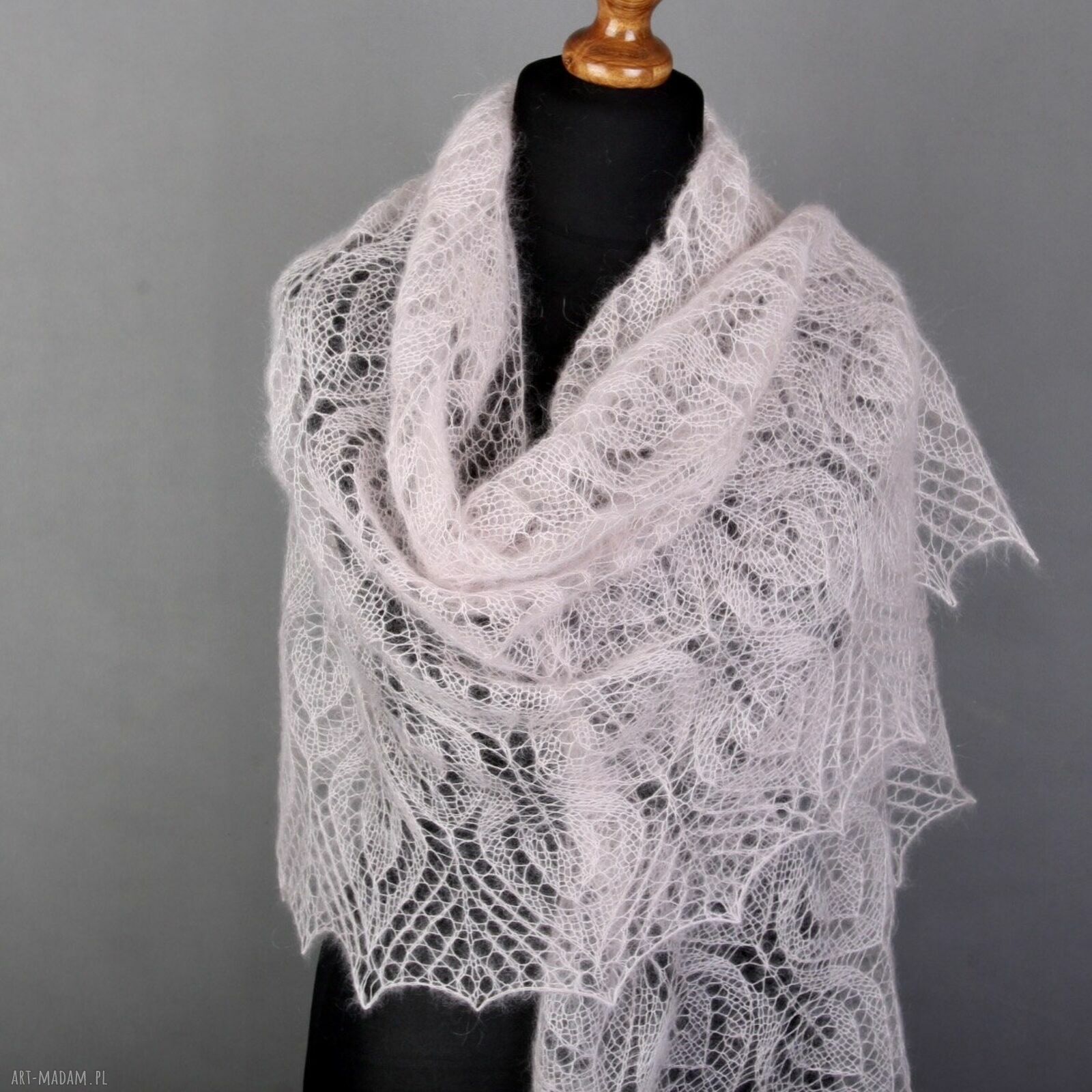 Delikatna chusta w ażurowe liście bladoróżowa - jedwab z moherkiem, handmade