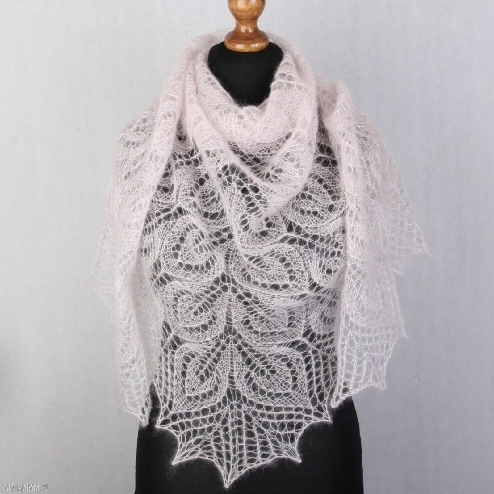 Delikatna chusta w ażurowe liście bladoróżowa - jedwab z moherkiem, handmade