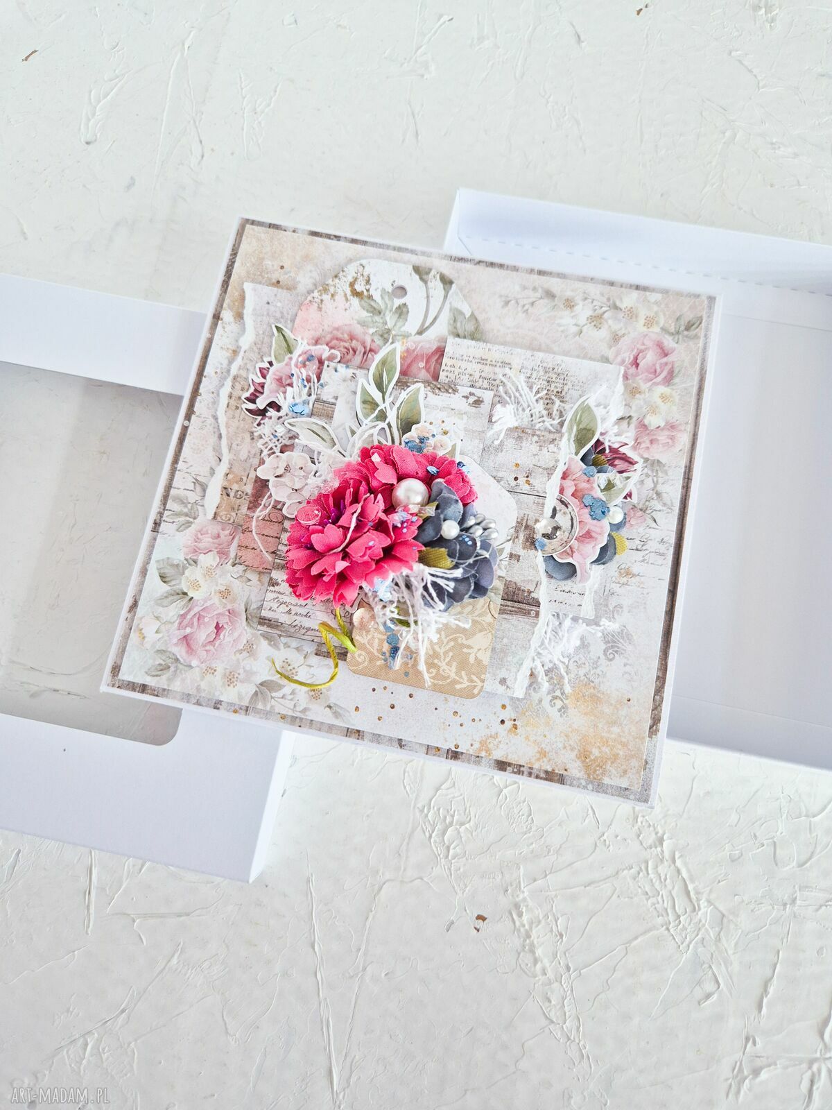 Delikatna kartka shabby chic w pudełku beż i pudrowy róż, ręcznie robiona