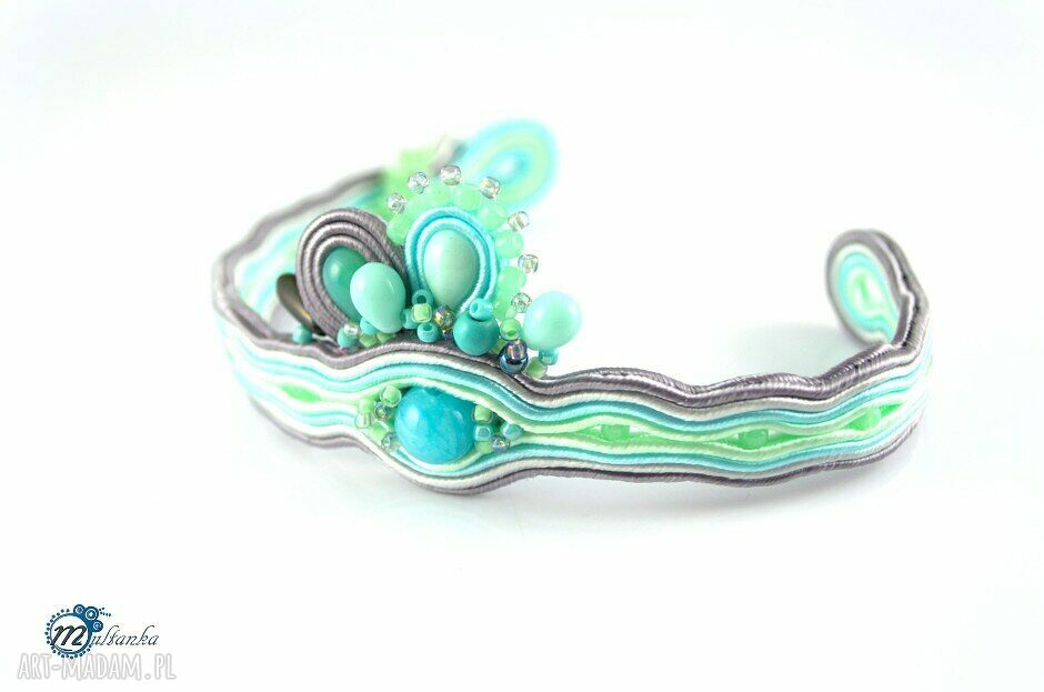 Delikatna miętowo szara bransoletka casual friday sutasz jeans