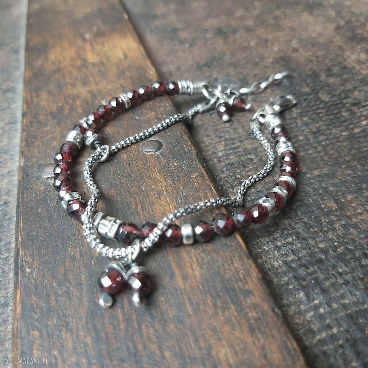 bransoletki: Delikatna srebrna bransoletka z granatami. ręcznie wykonane