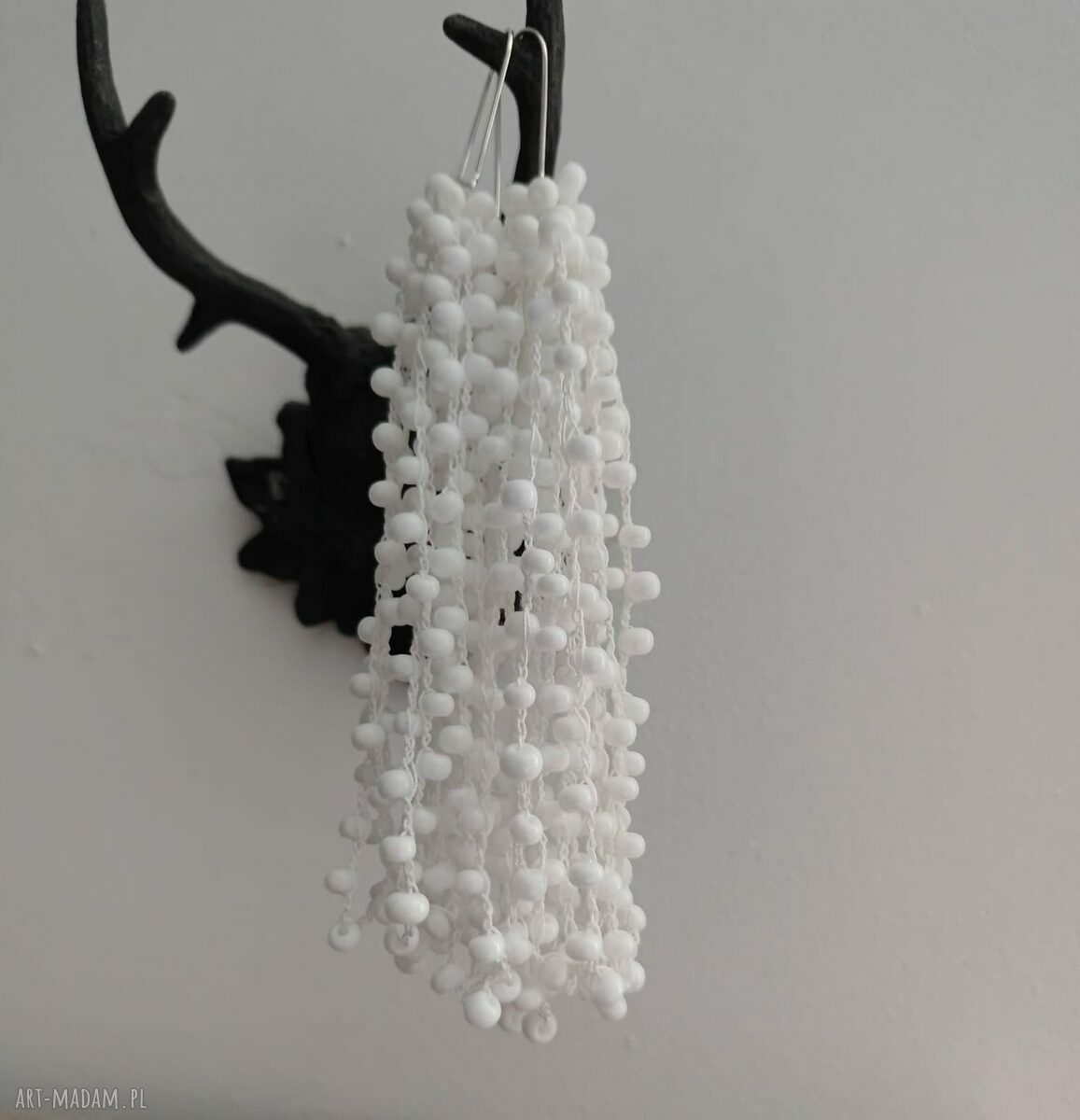 Delikatne boho kolczyki Koraliny z białych koralików - 13 cm