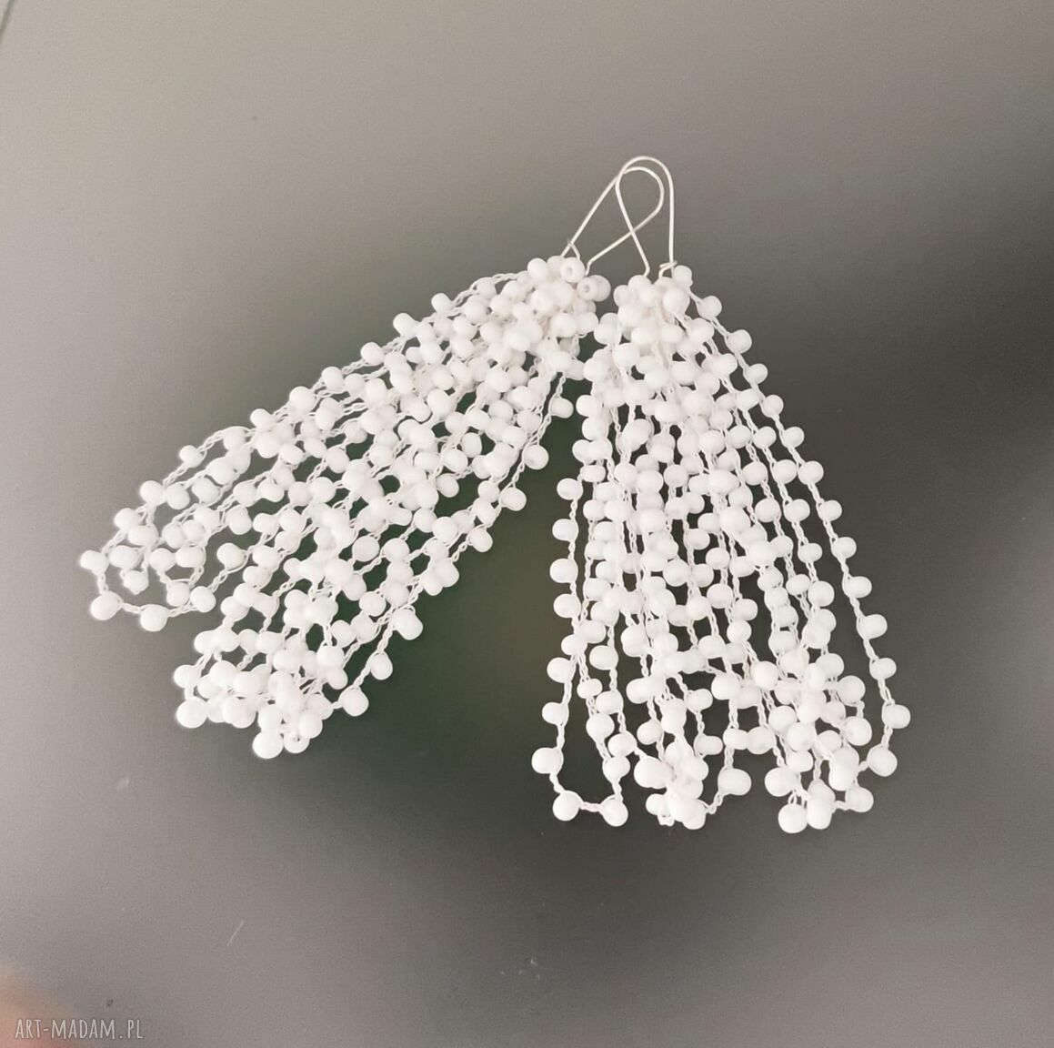 Delikatne boho kolczyki Koraliny z białych koralików - 13 cm