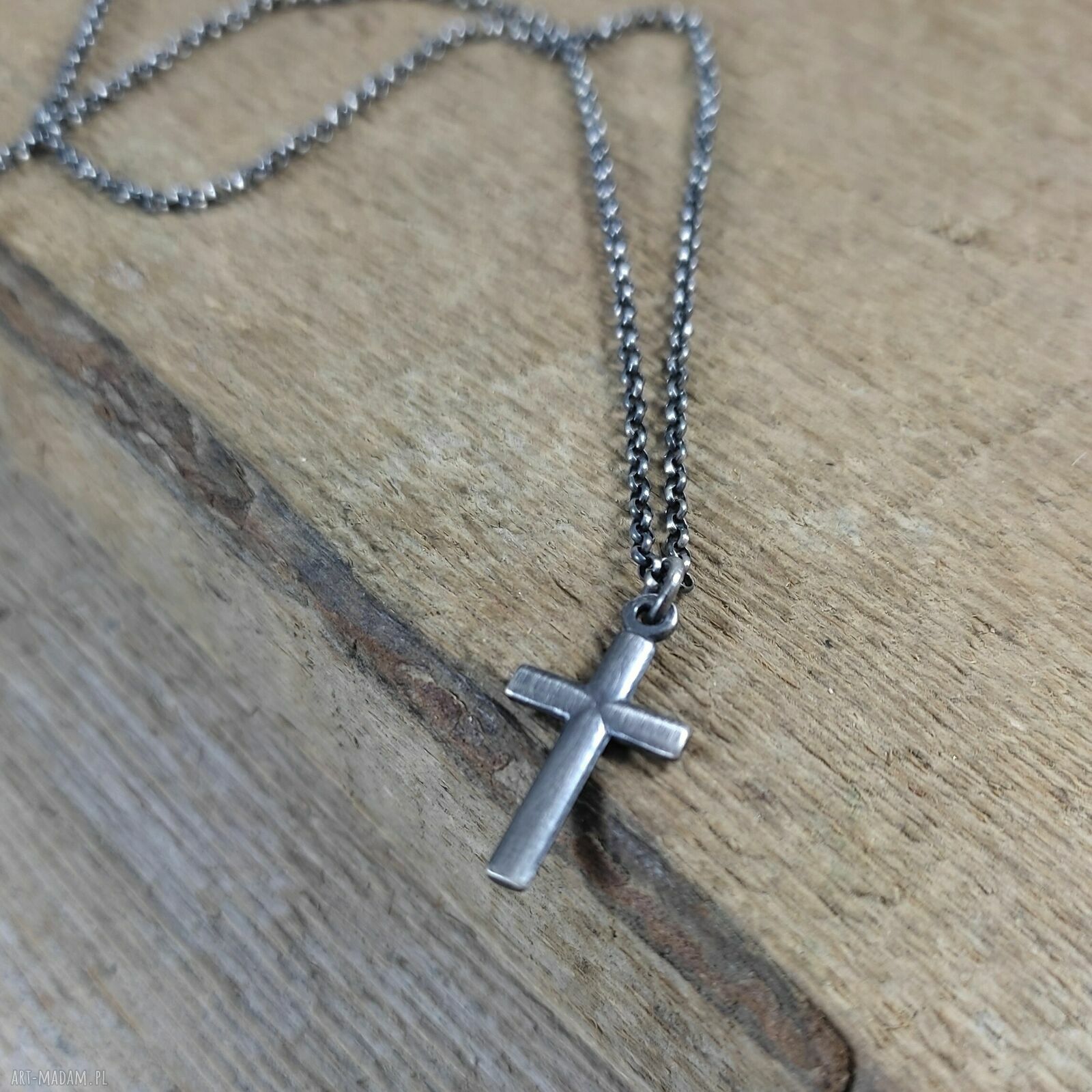 Delikatny krzyżyk - naszyjnik z oksydowanego srebra 925