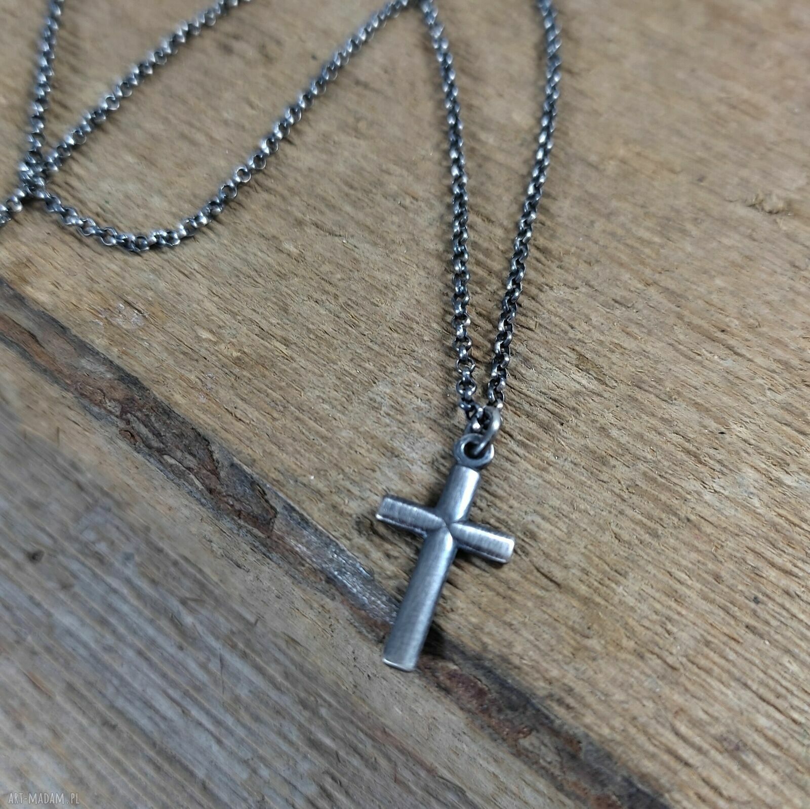 Delikatny krzyżyk - naszyjnik z oksydowanego srebra 925