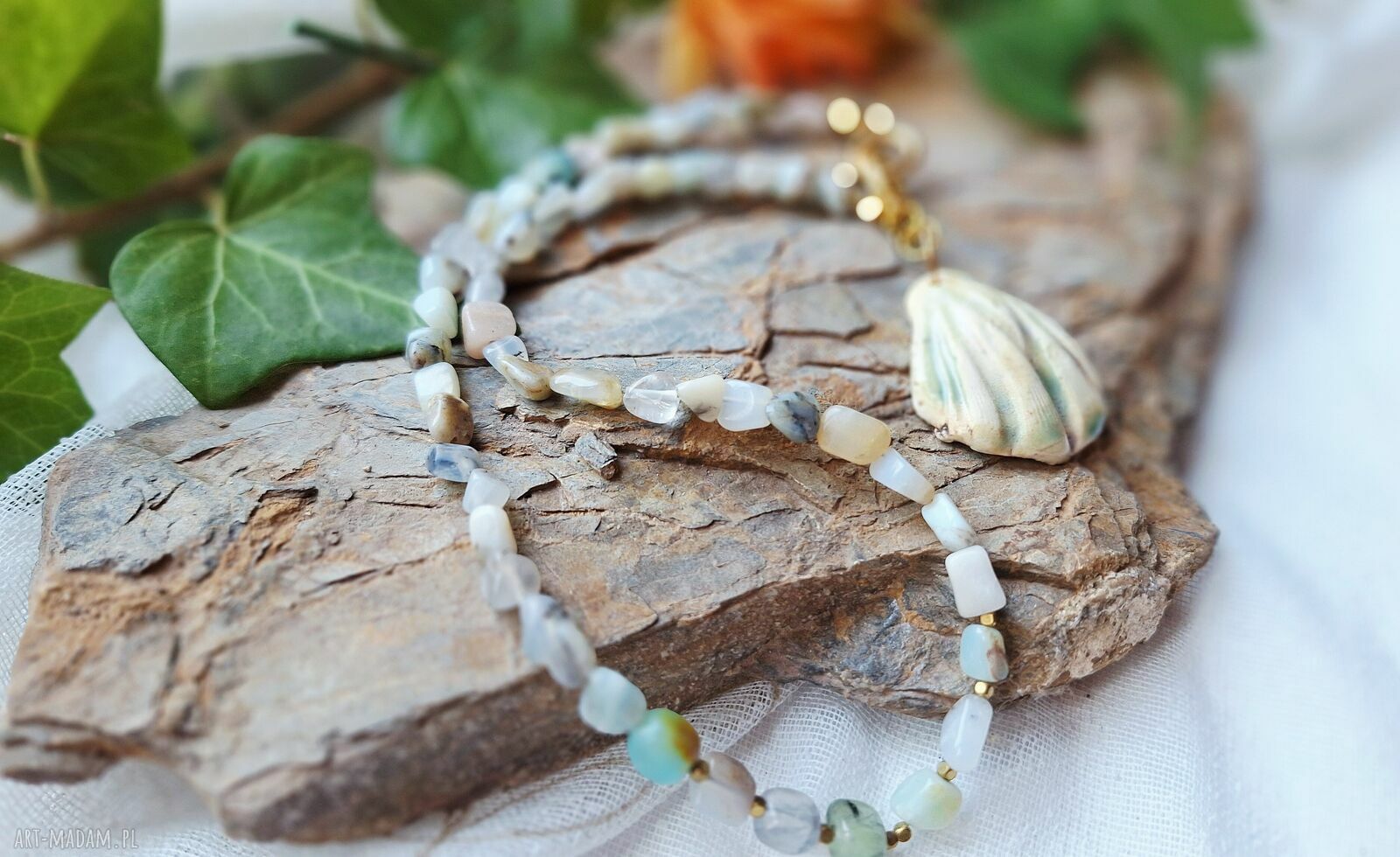 Naszyjnik z ceramiczną muszelką i amazonitem handmade