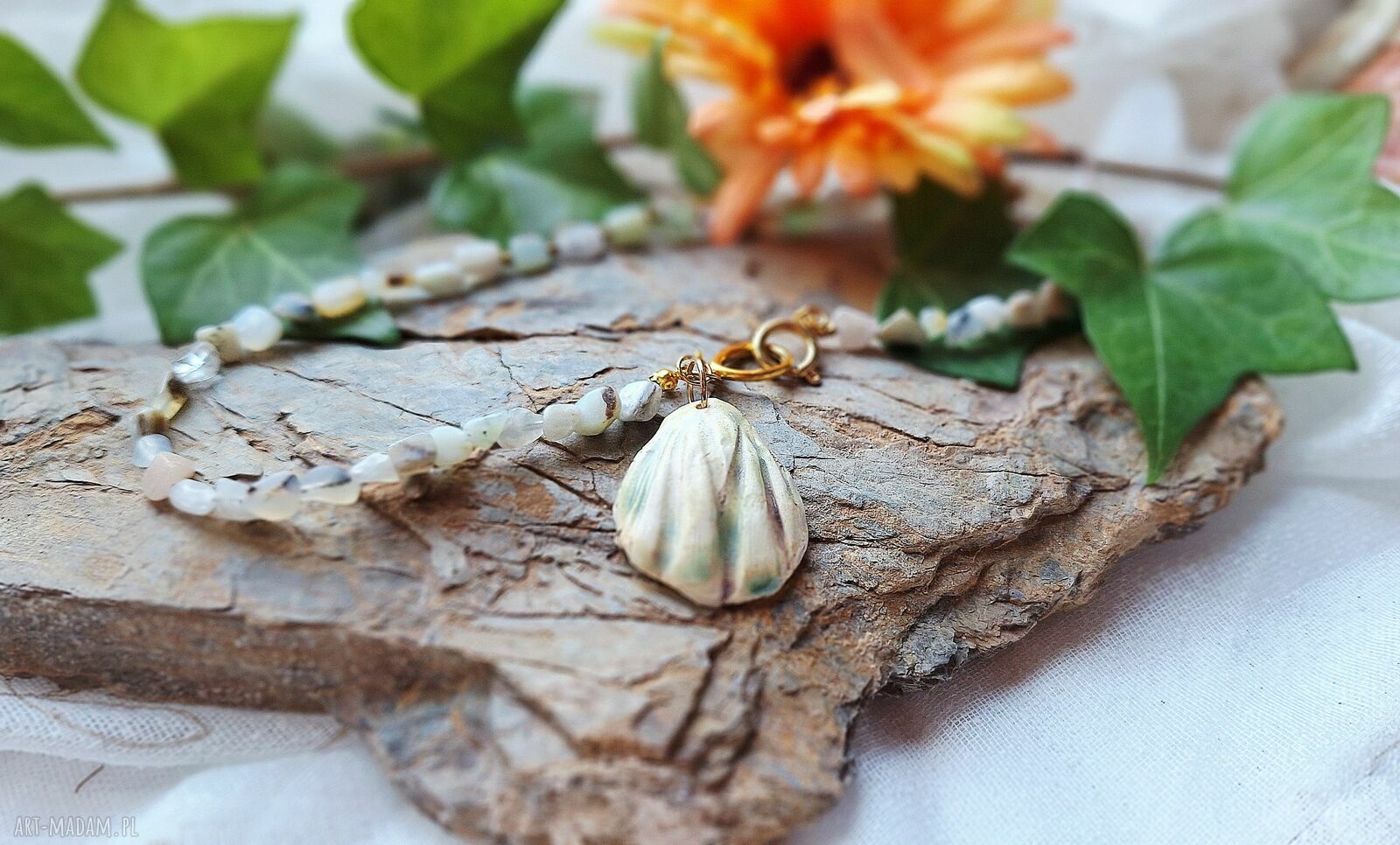 Naszyjnik z ceramiczną muszelką i amazonitem handmade