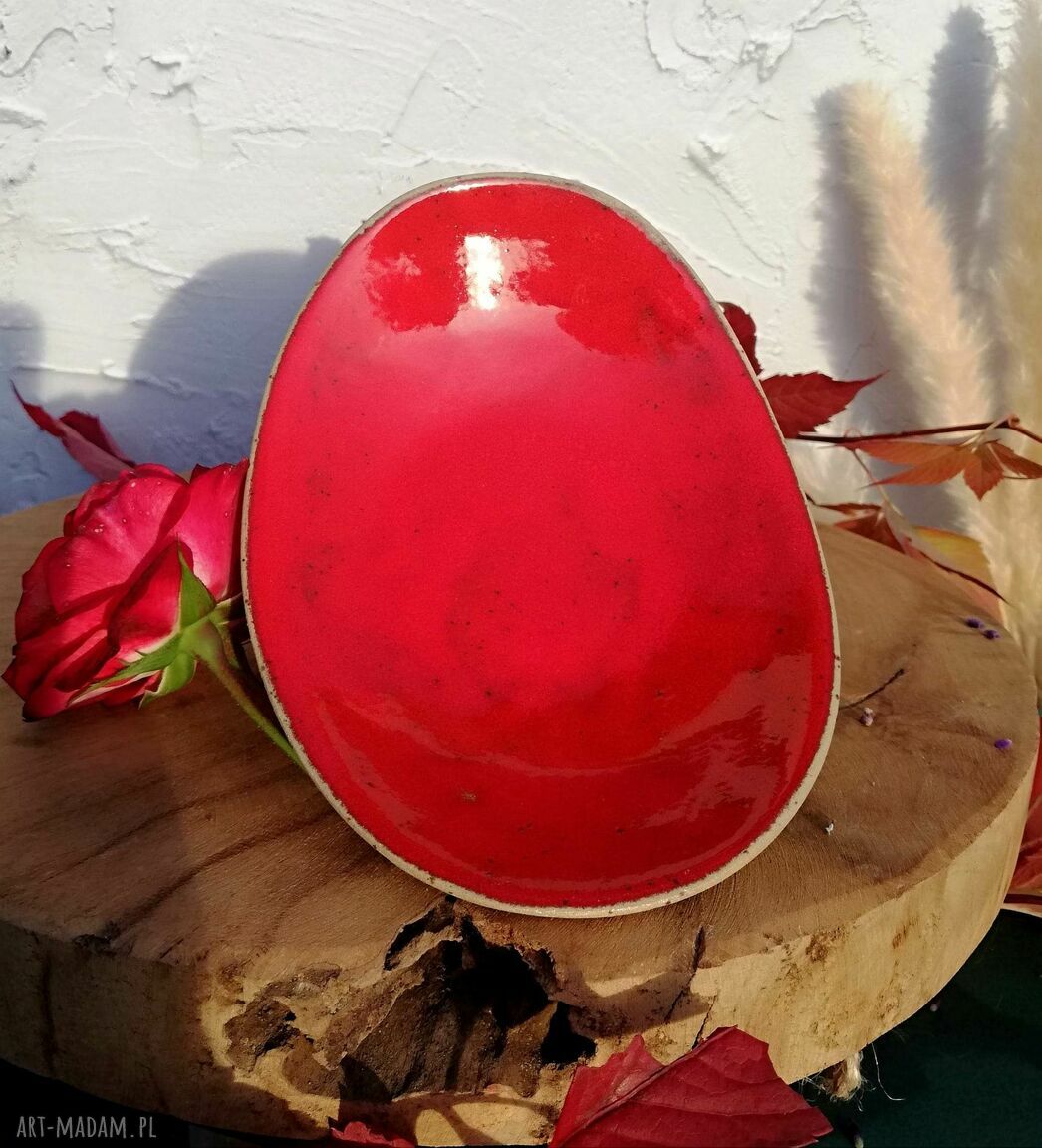 Czerwona designerska podstawka ceramiczna na kadzidło, świece i palo santo
