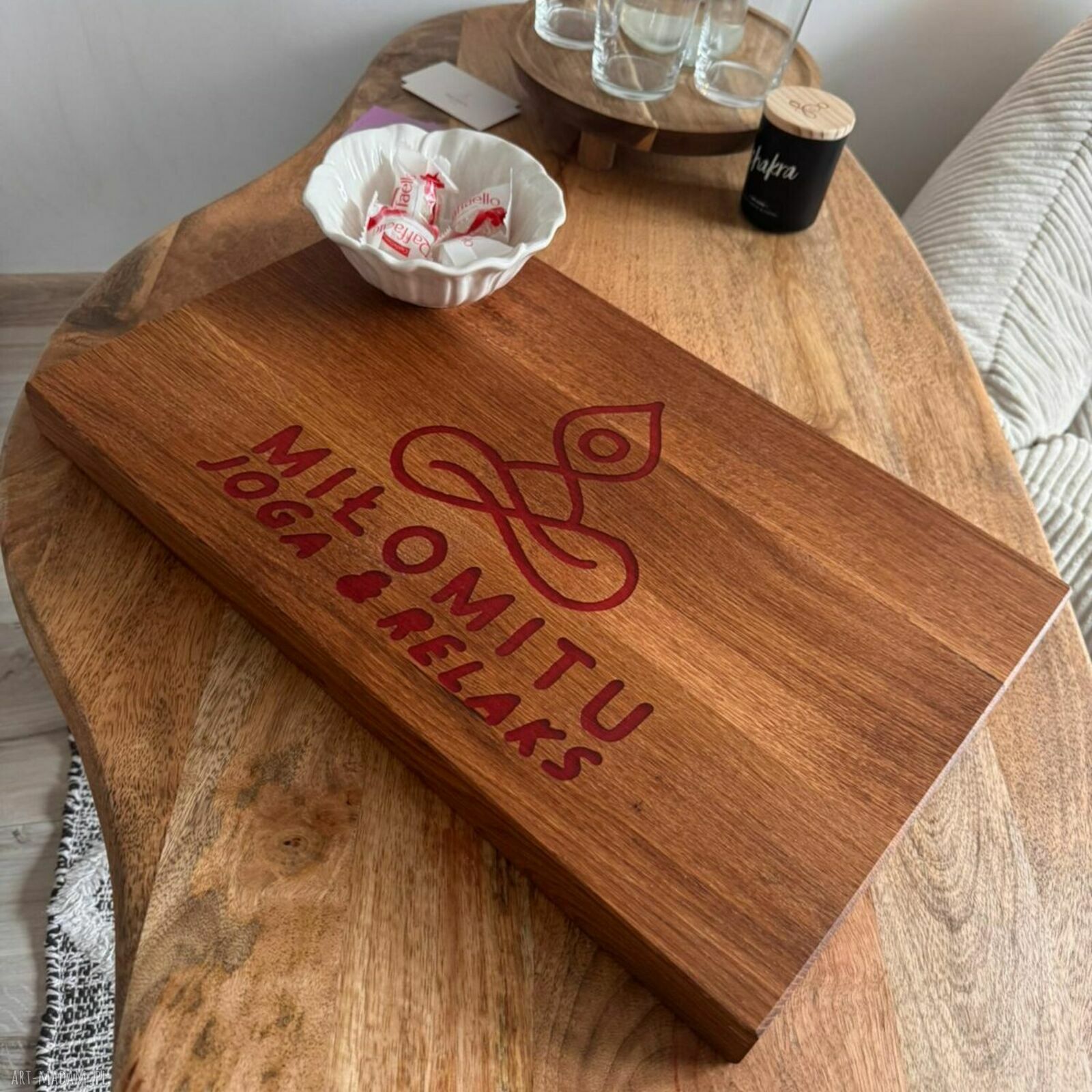 Deska personalizowana z naturalnego dębu - grawer na prezent dla studia i do domu
