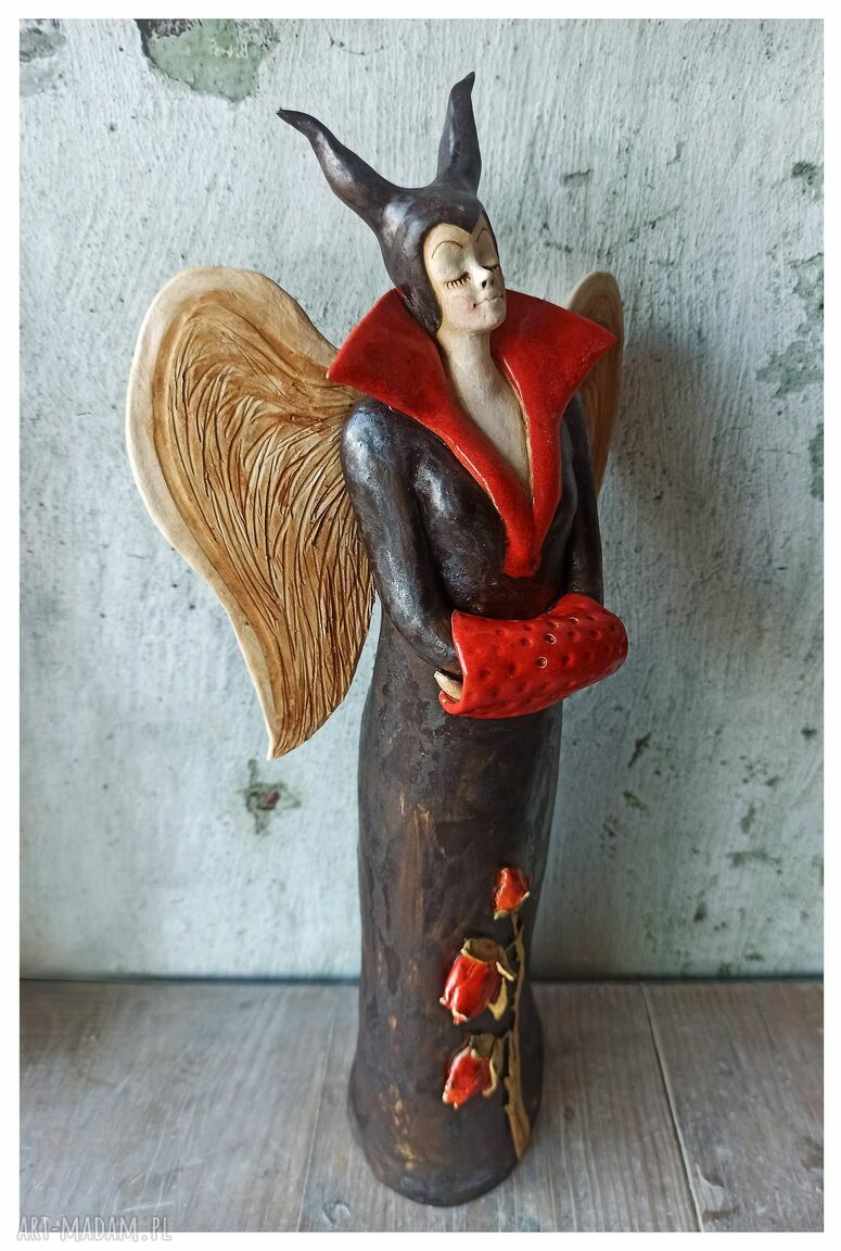 Diabolina - figurka wiedźmy czarownica z różami i kolcami z ceramiki handmade