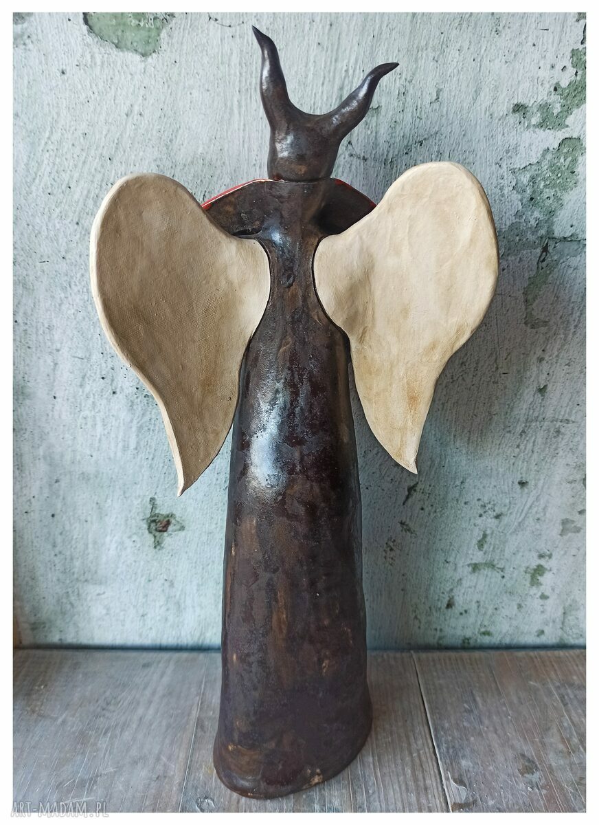 Diabolina - figurka wiedźmy czarownica z różami i kolcami z ceramiki handmade