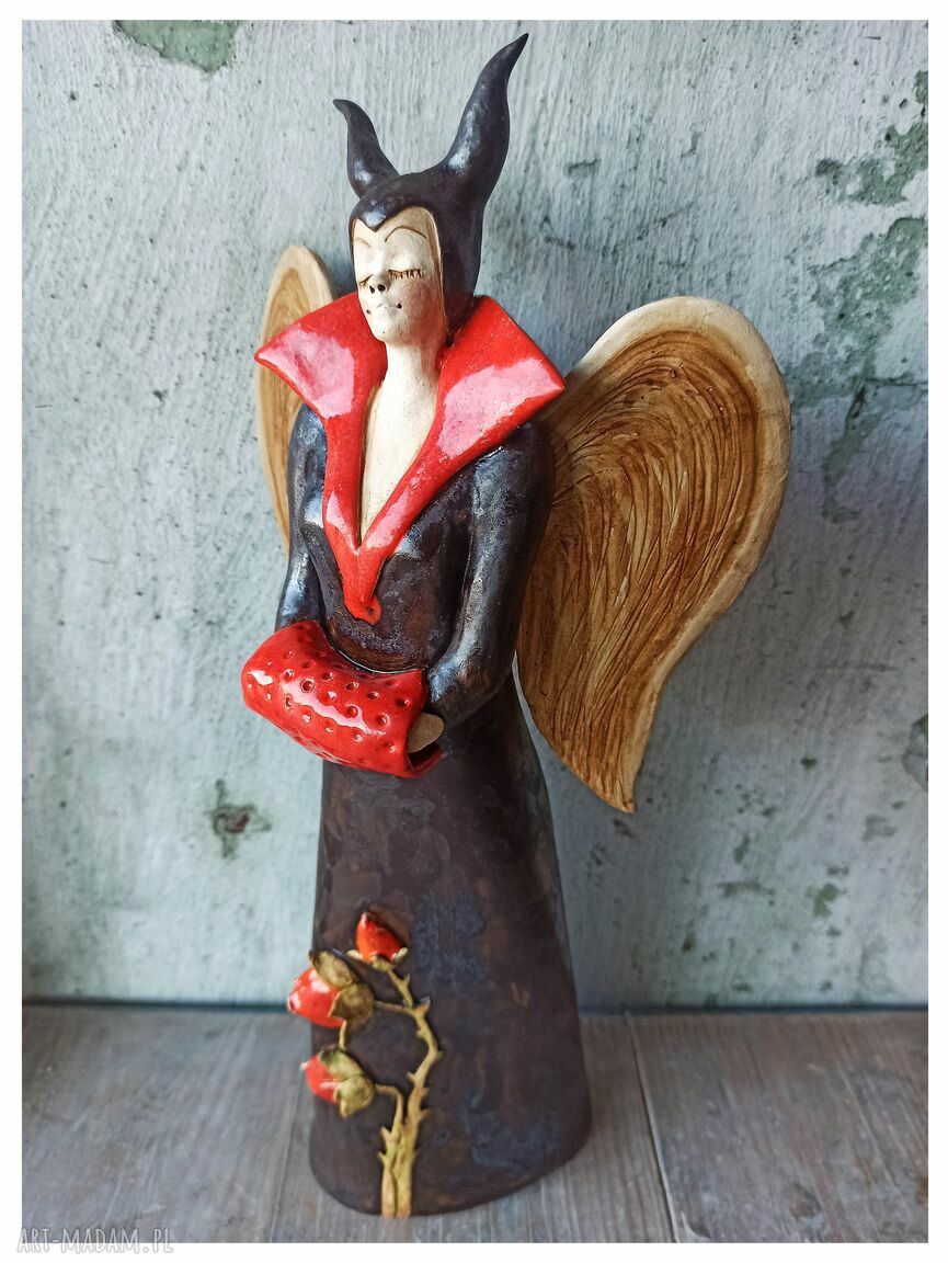 Diabolina - figurka wiedźmy czarownica z różami i kolcami z ceramiki handmade