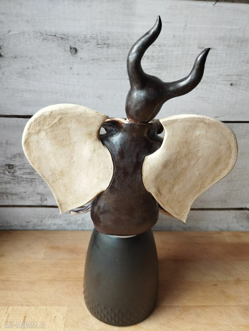 Diabolina z krukiem - ręcznie robiona figurka ceramiczna (ok. 26 cm)