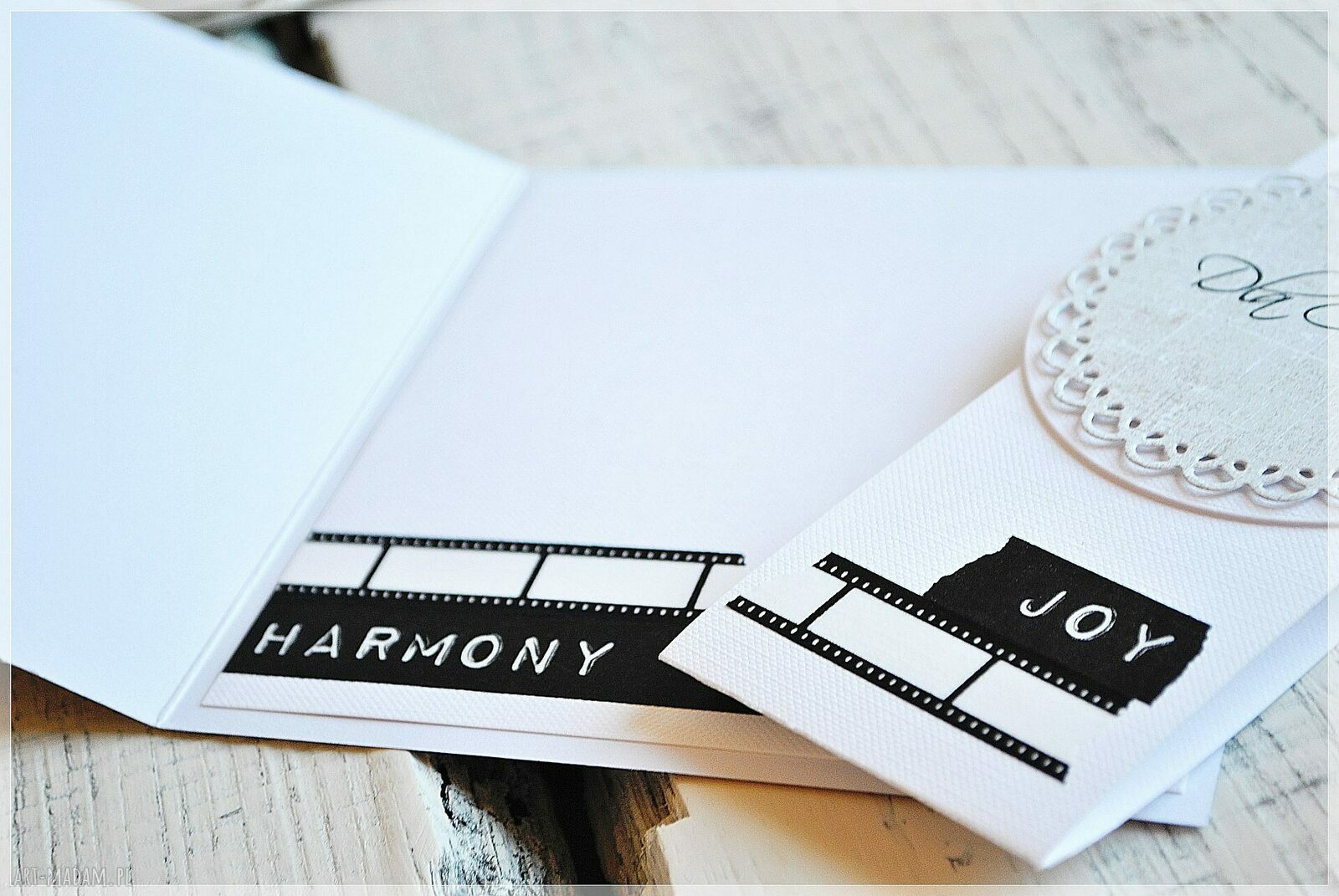 Kartka scrapbooking na imieniny i urodziny - elegancka propozycja dla niej