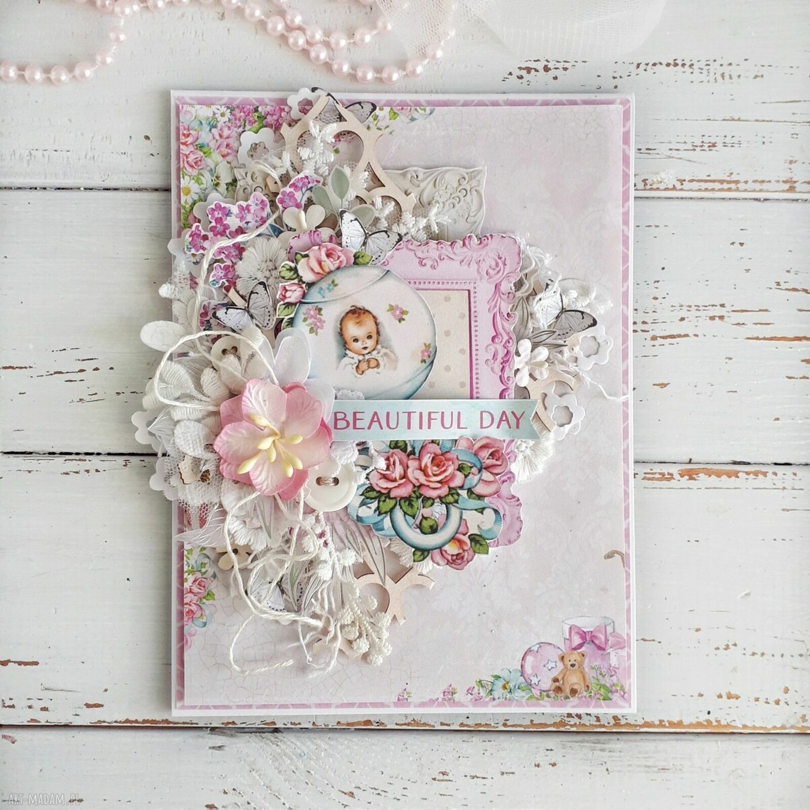 Kartka na chrzest dla dziewczynki - elegancka pamiątka z koronką i kwiatami