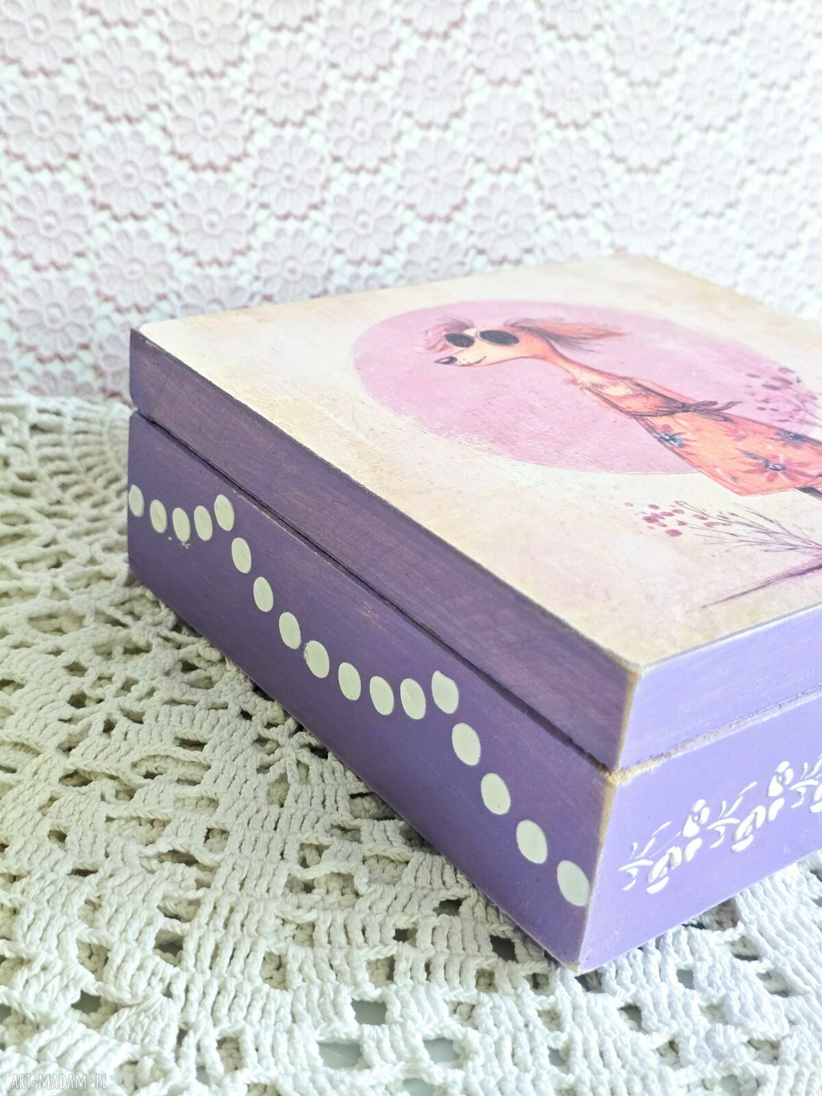 Ręcznie zdobione pudełko drewniane retro dla Psijaciółki