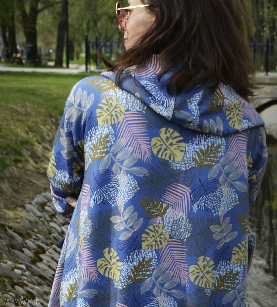 Długa bluza oversize w liscie i kwiaty ogromny kaptur, kolorowa M LATO