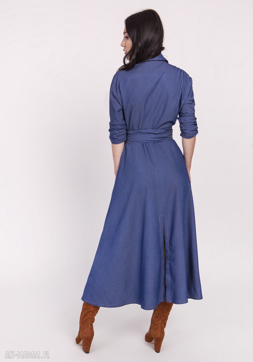 Długa sukienka jeansowa suk173 w stylu maxi kimono z kieszeniami