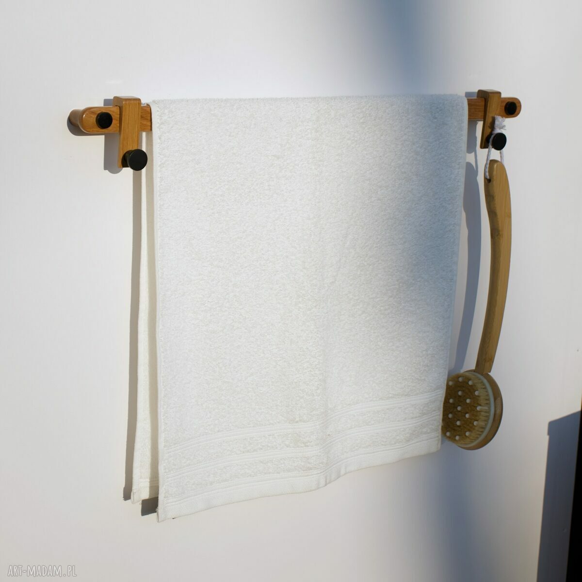 Długi wieszak dębowy do łazienki 70 cm - minimalistyczny z haczykami