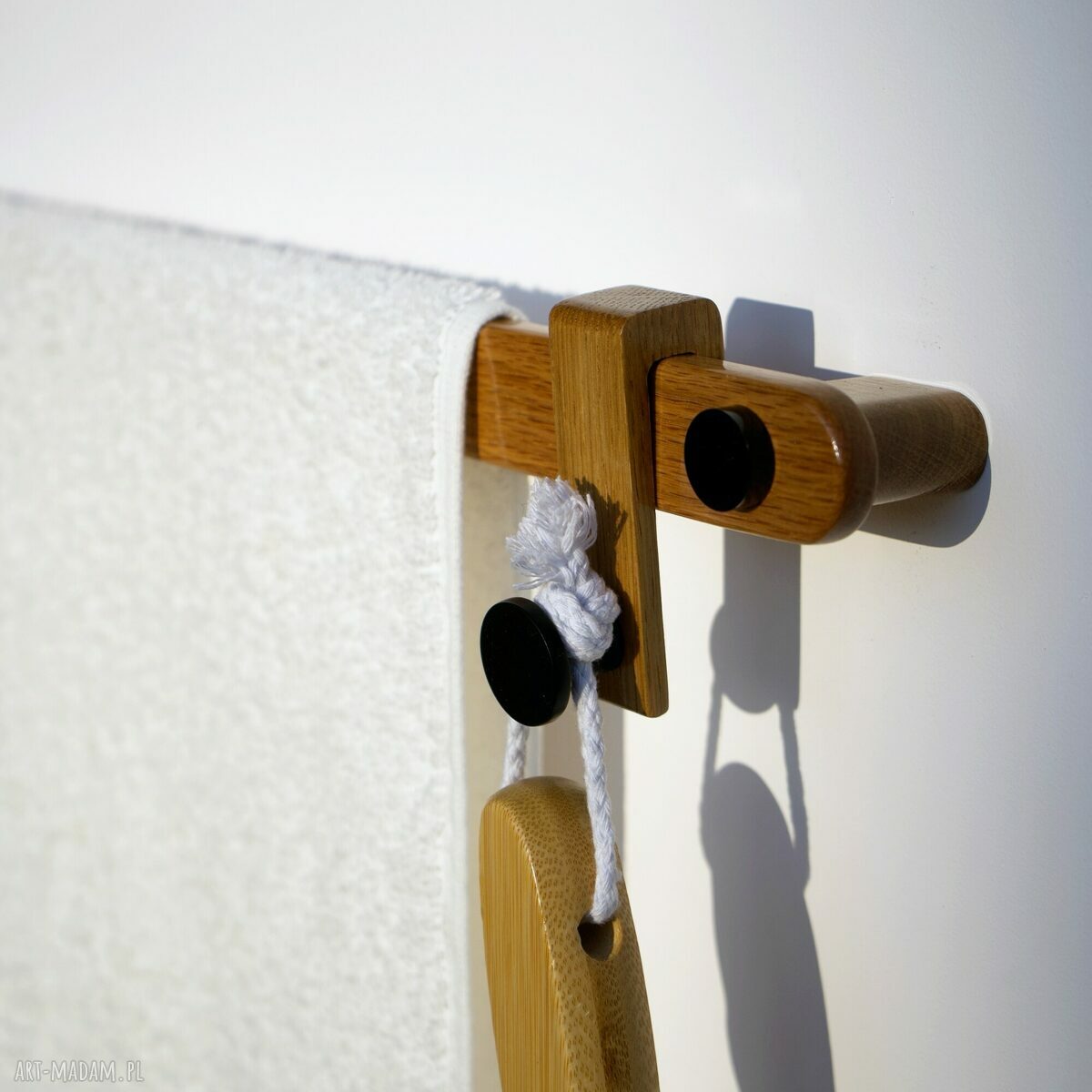 Długi wieszak dębowy do łazienki 70 cm - minimalistyczny z haczykami