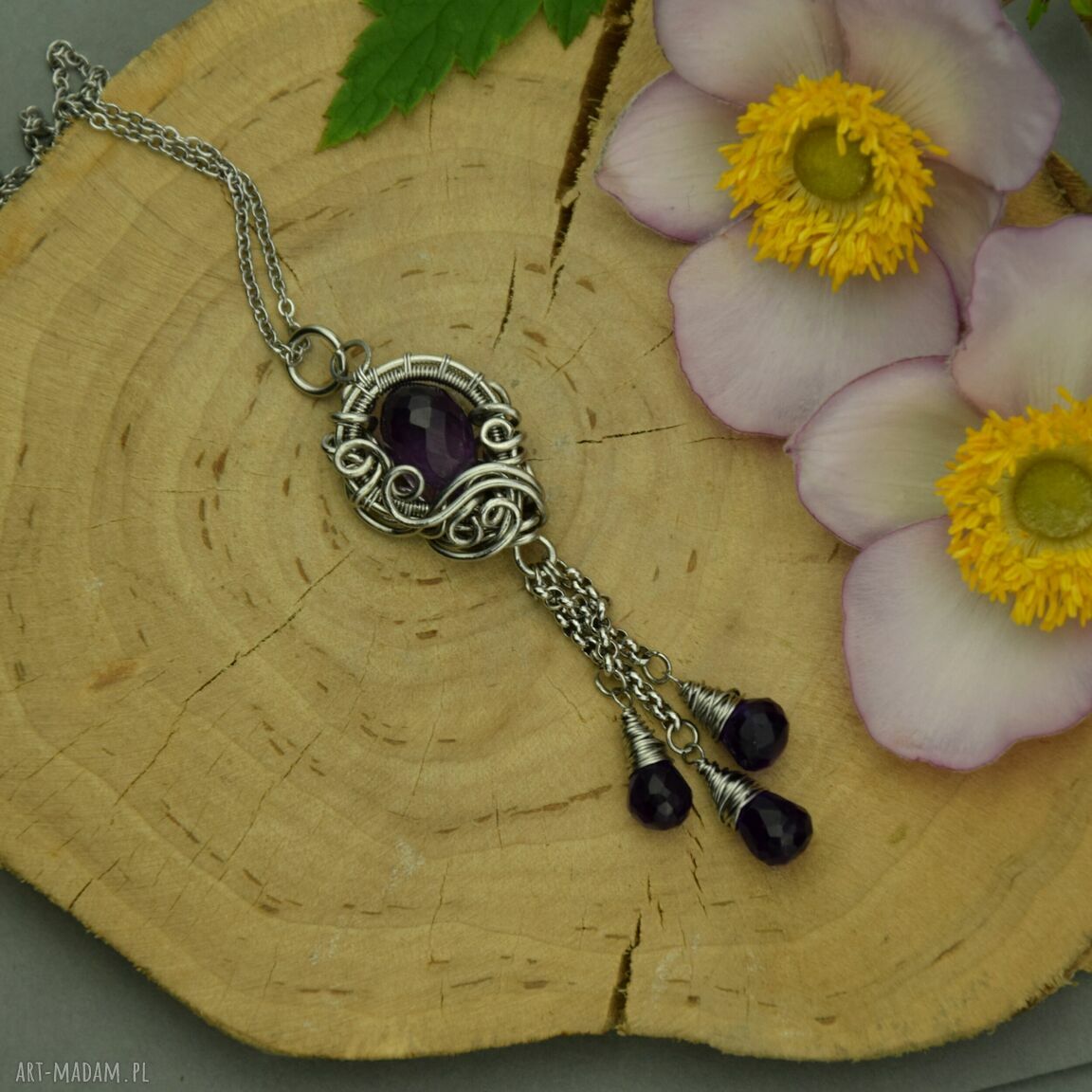 Długi wisiorek z ametystami wire wrapping - amulet ze stali chirurgicznej