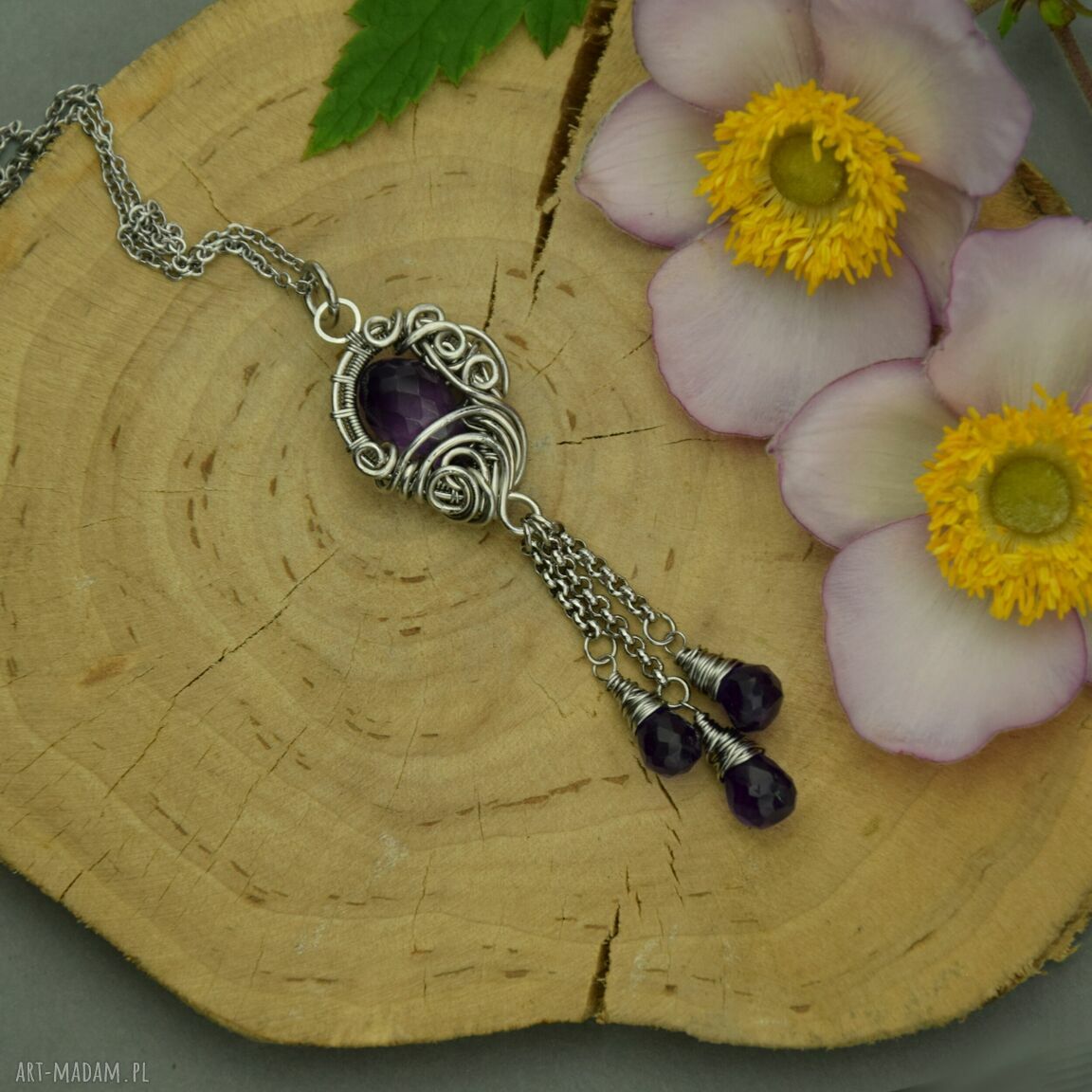 Długi wisiorek z ametystami wire wrapping - amulet ze stali chirurgicznej