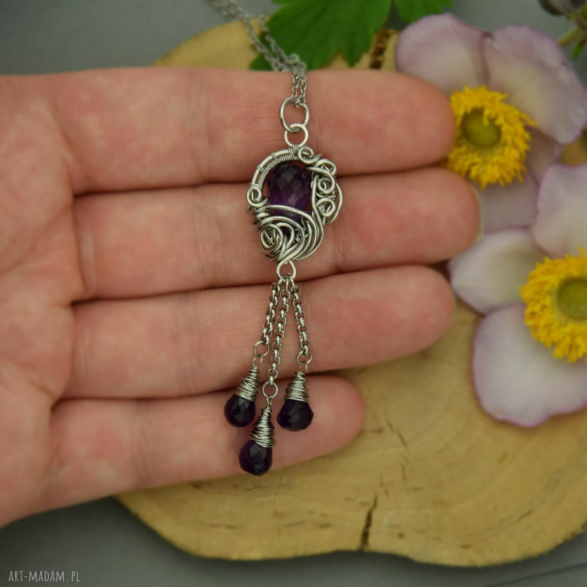 Długi wisiorek z ametystami wire wrapping - amulet ze stali chirurgicznej