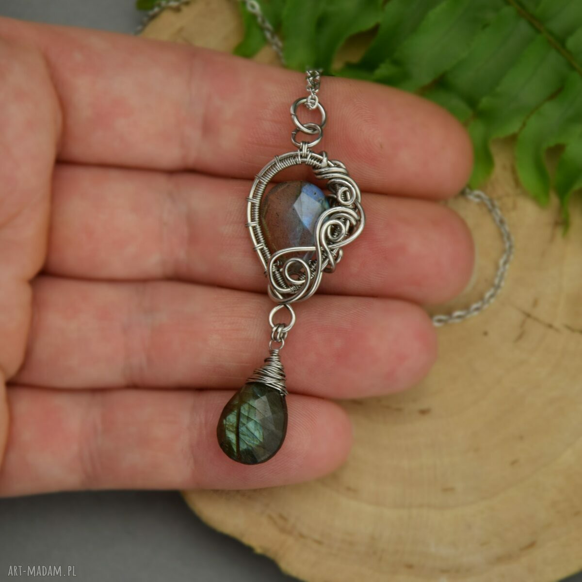 Długi wisiorek z kolorowymi labradorytami - wire wrapping ze stali chirurgicznej
