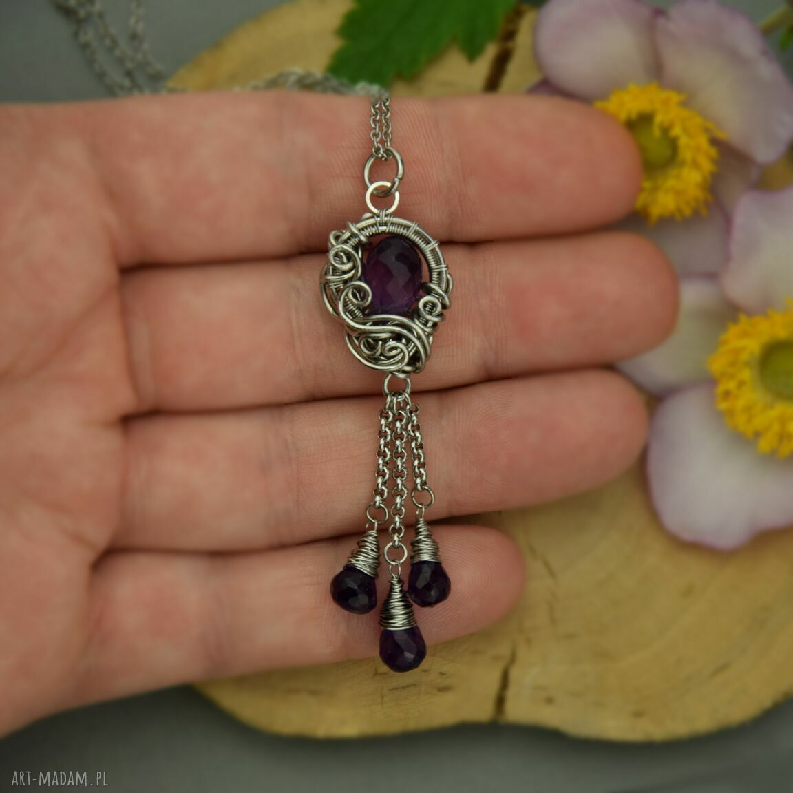 Długi wisiorek z ametystami wire wrapping - amulet ze stali chirurgicznej