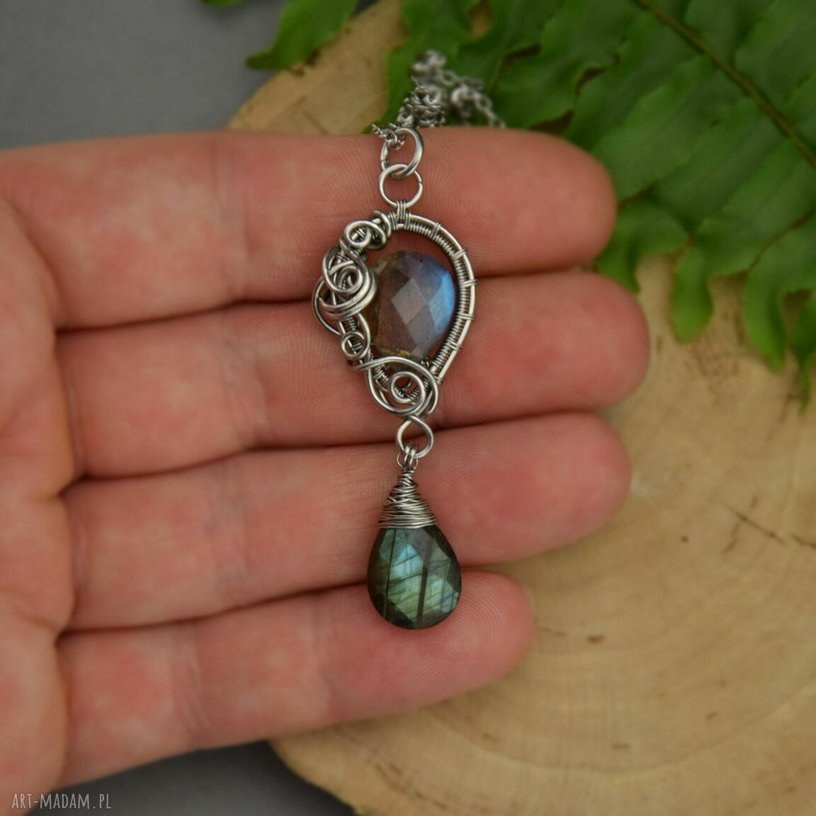 Długi wisiorek z kolorowymi labradorytami - wire wrapping ze stali chirurgicznej