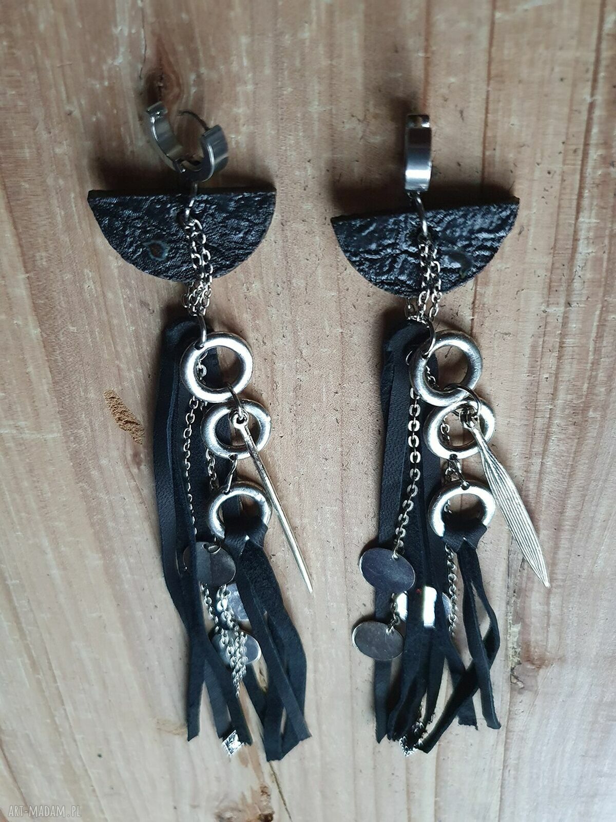 Długie kolczyki ze skóry i metalu Wild Fly - czarne (20 cm)