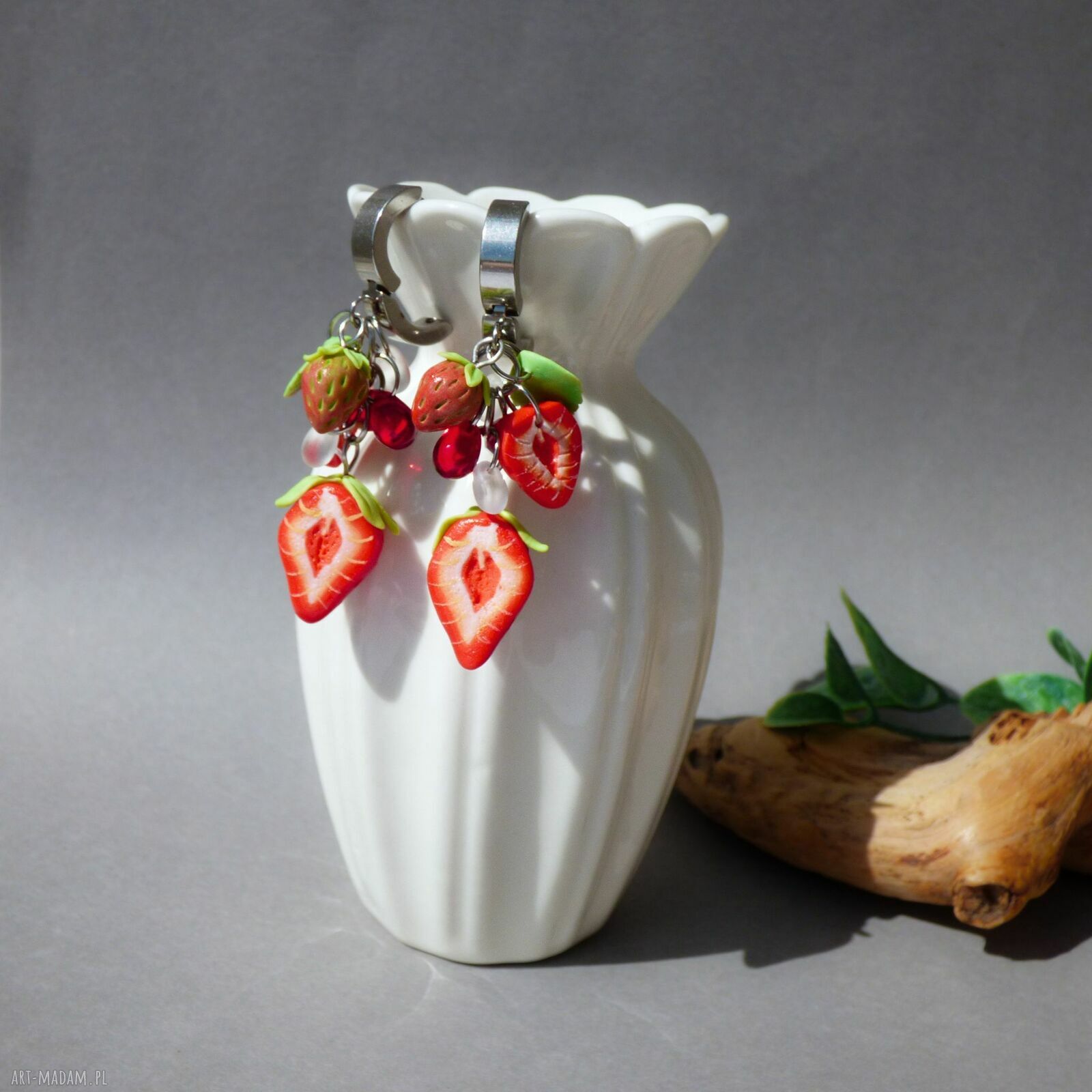 Długie kolczyki z truskawkami - letnia biżuteria handmade