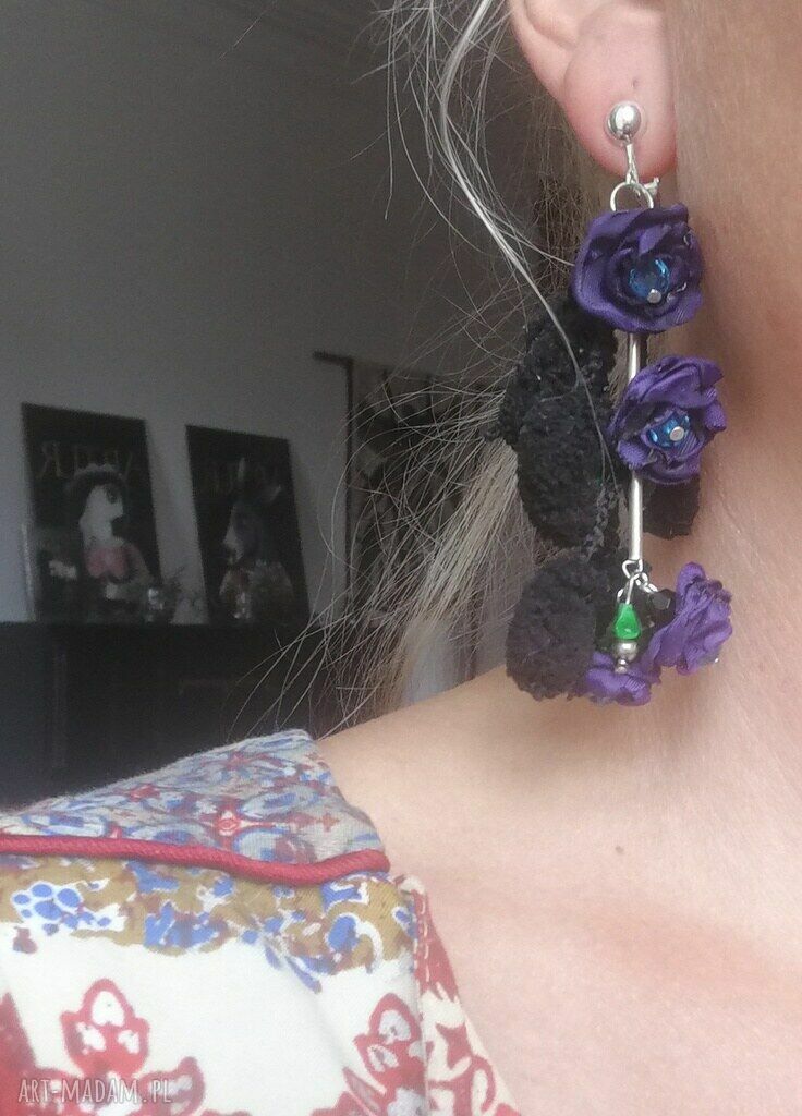 Długie, lekkie klipsy boho - róże i pompony 10 cm
