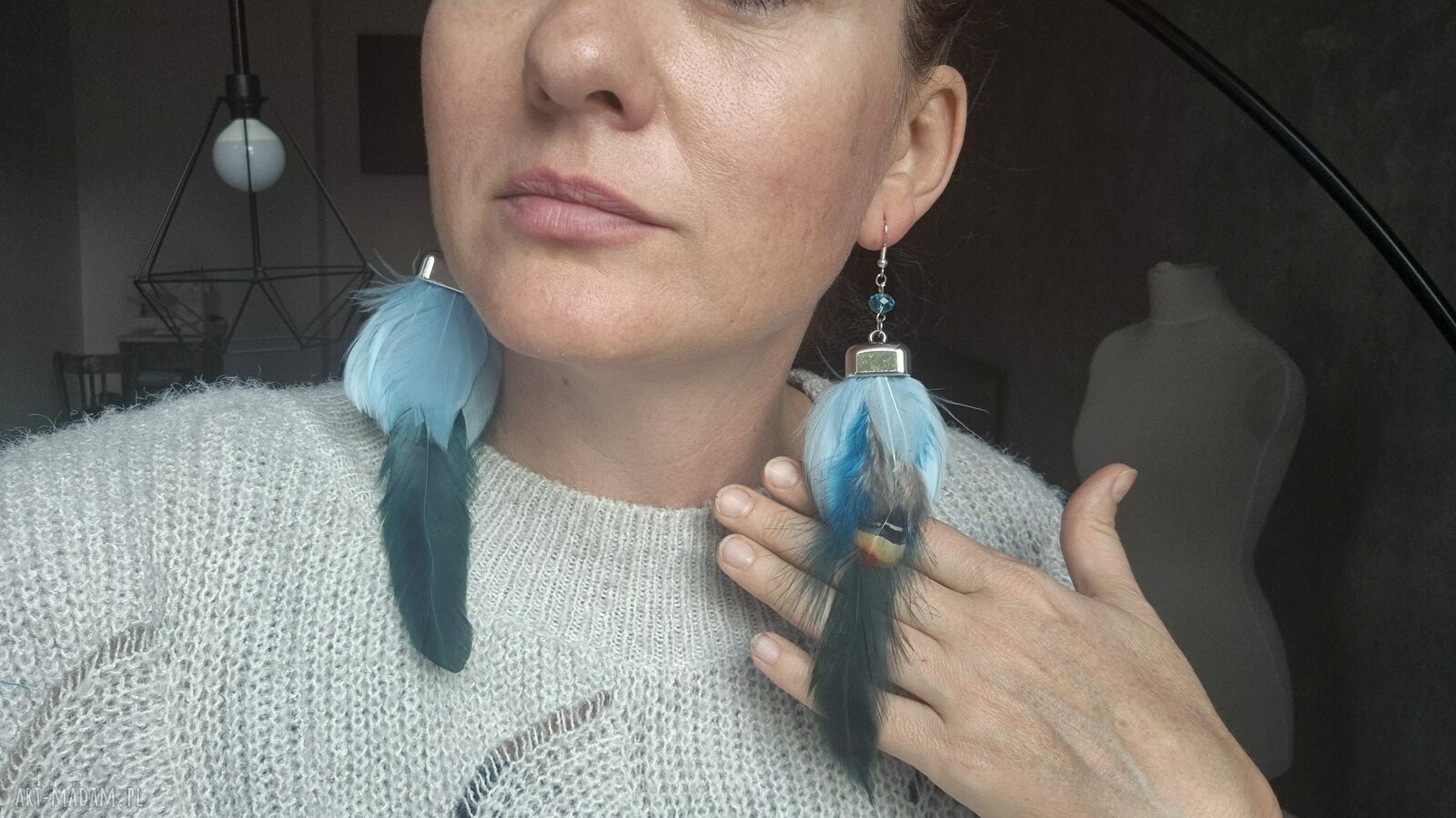 Długie kolczyki pióra boho - turkus i beż, bardzo leciutkie