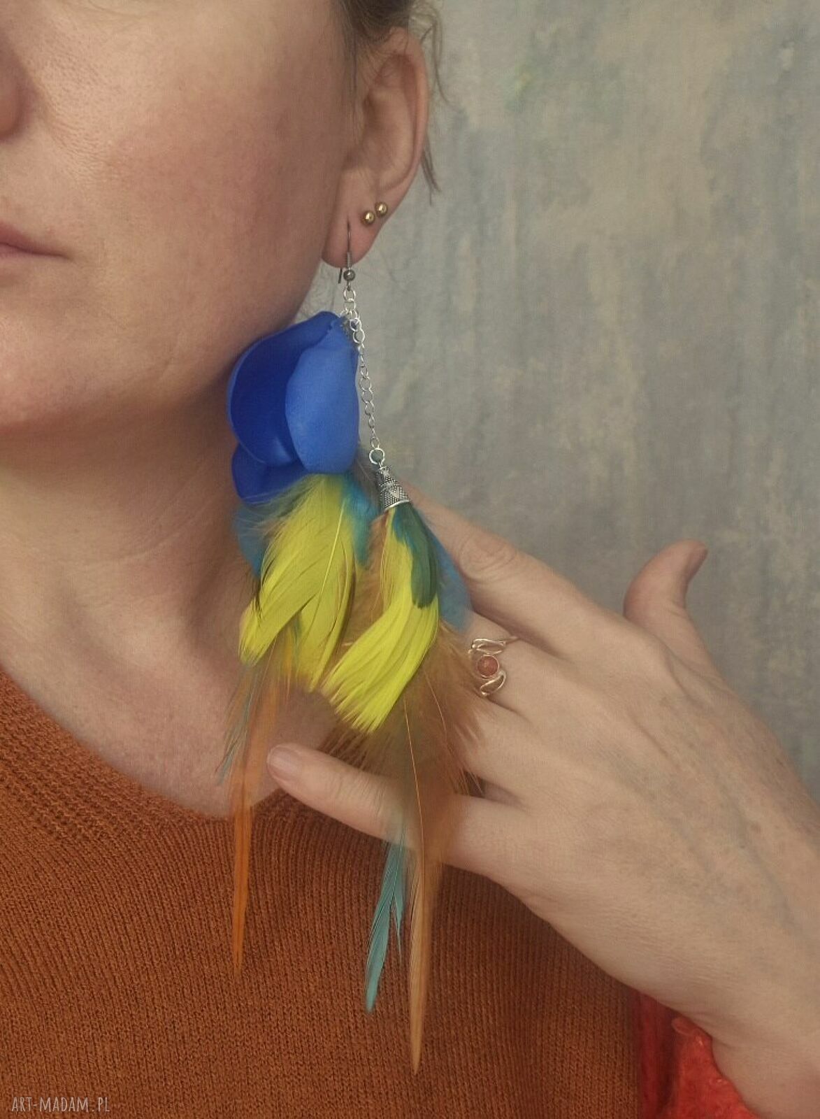 Kolczyki długie i lekkie w stylu boho - pióra i kwiaty (Ruda Klara)