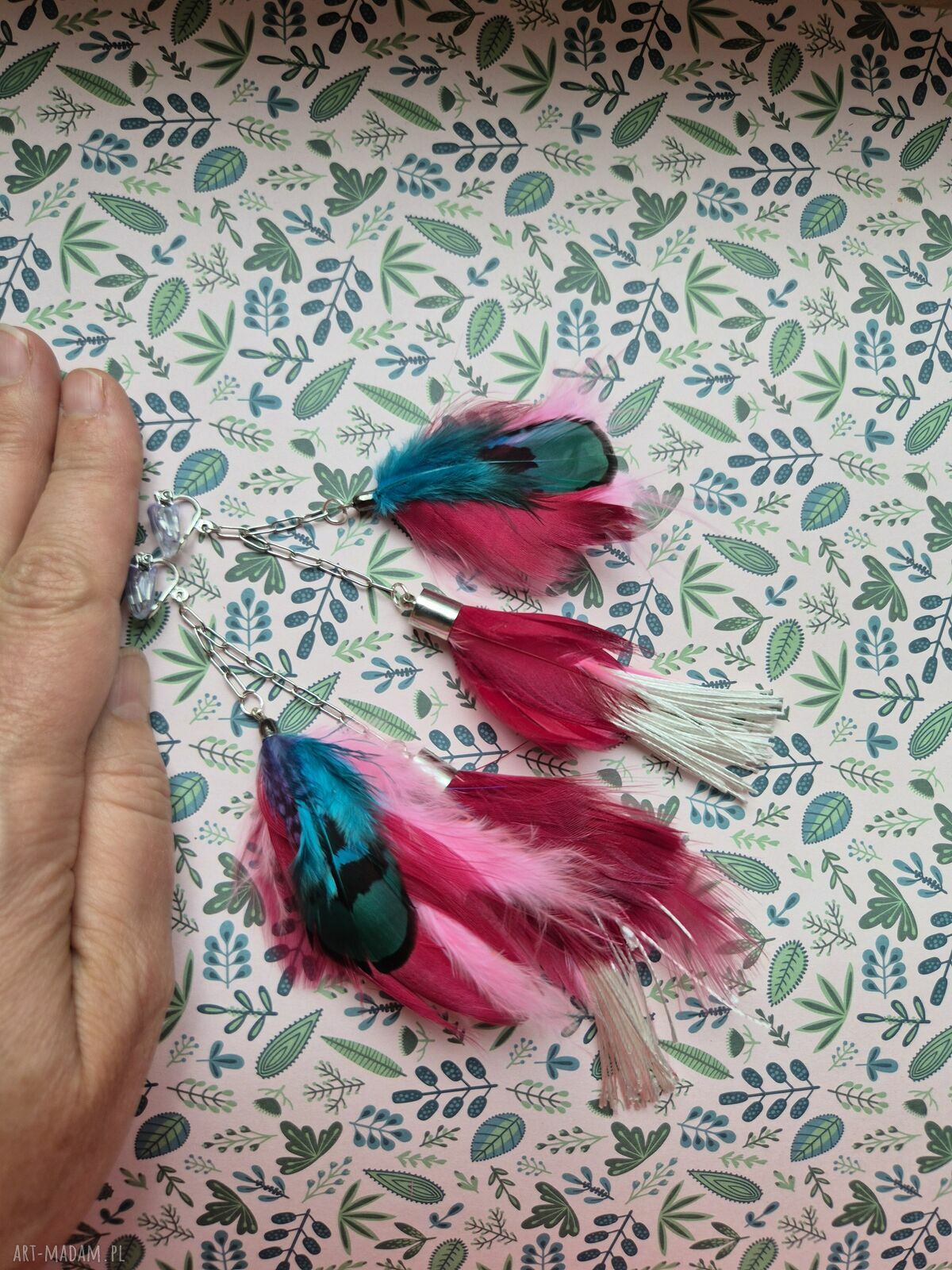 Klipsy długie z kolorowymi piórami w stylu etno-boho - Frida