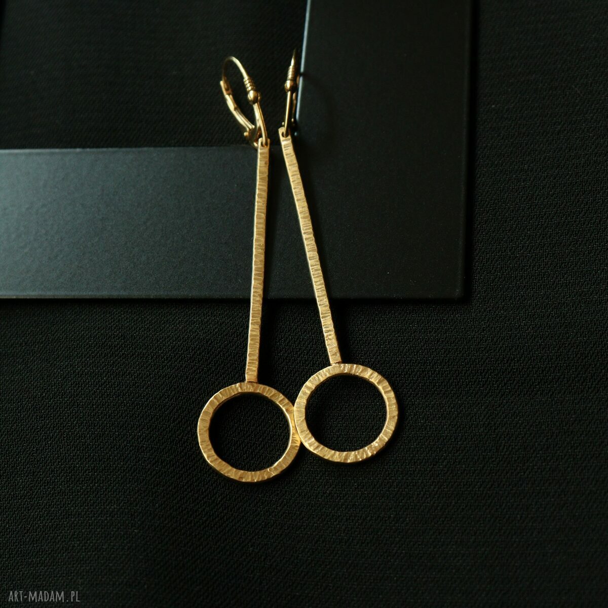 Długie geometryczne kolczyki złocone koła 15 mm