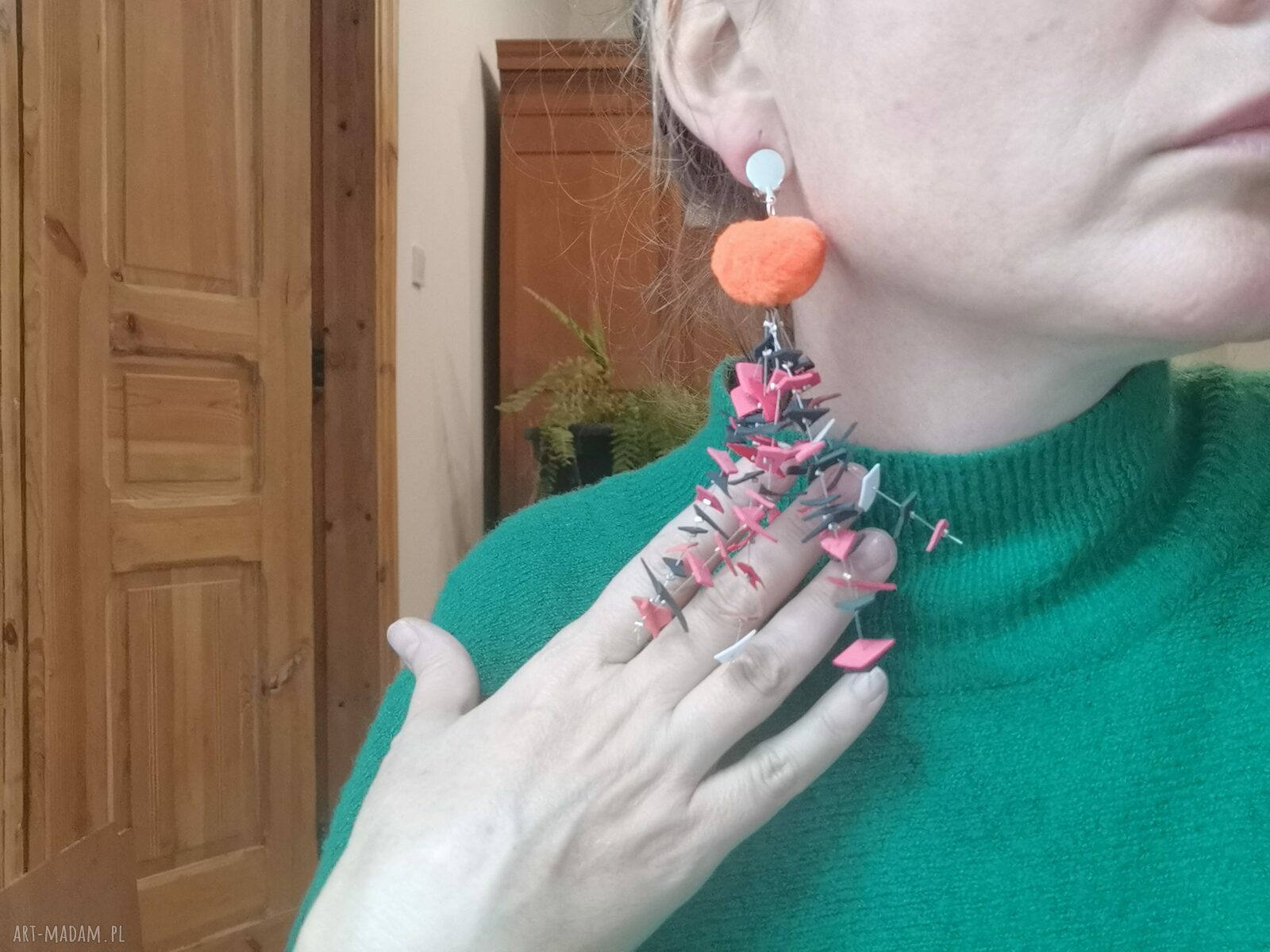 Klipsy Frida - długie, lekkie pompony boho