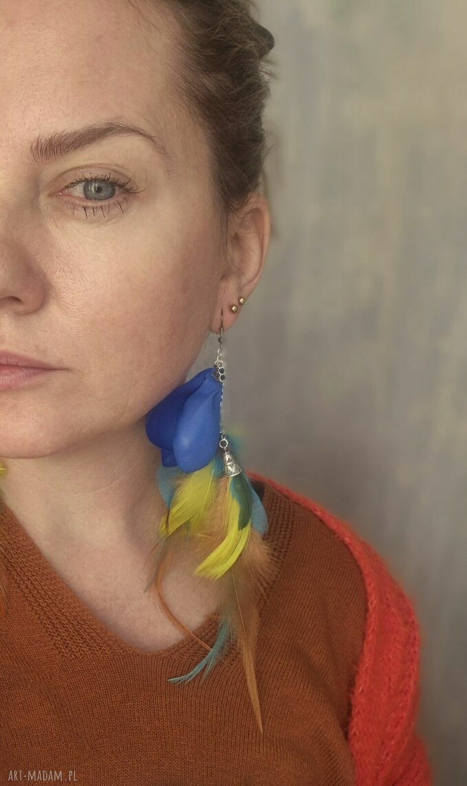 Kolczyki długie i lekkie w stylu boho - pióra i kwiaty (Ruda Klara)