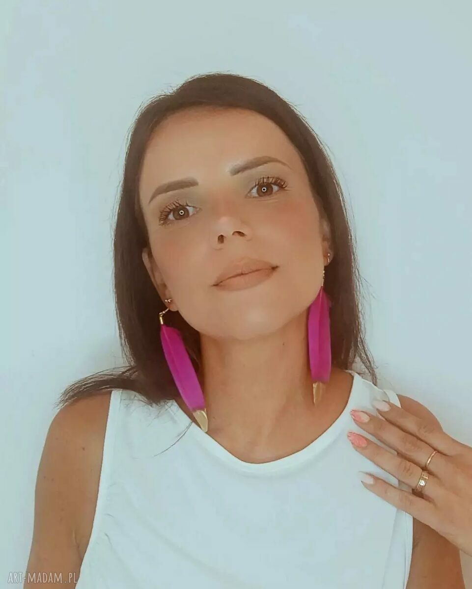 Długie kolczyki pióra fuksja i złoto boho, lekkie