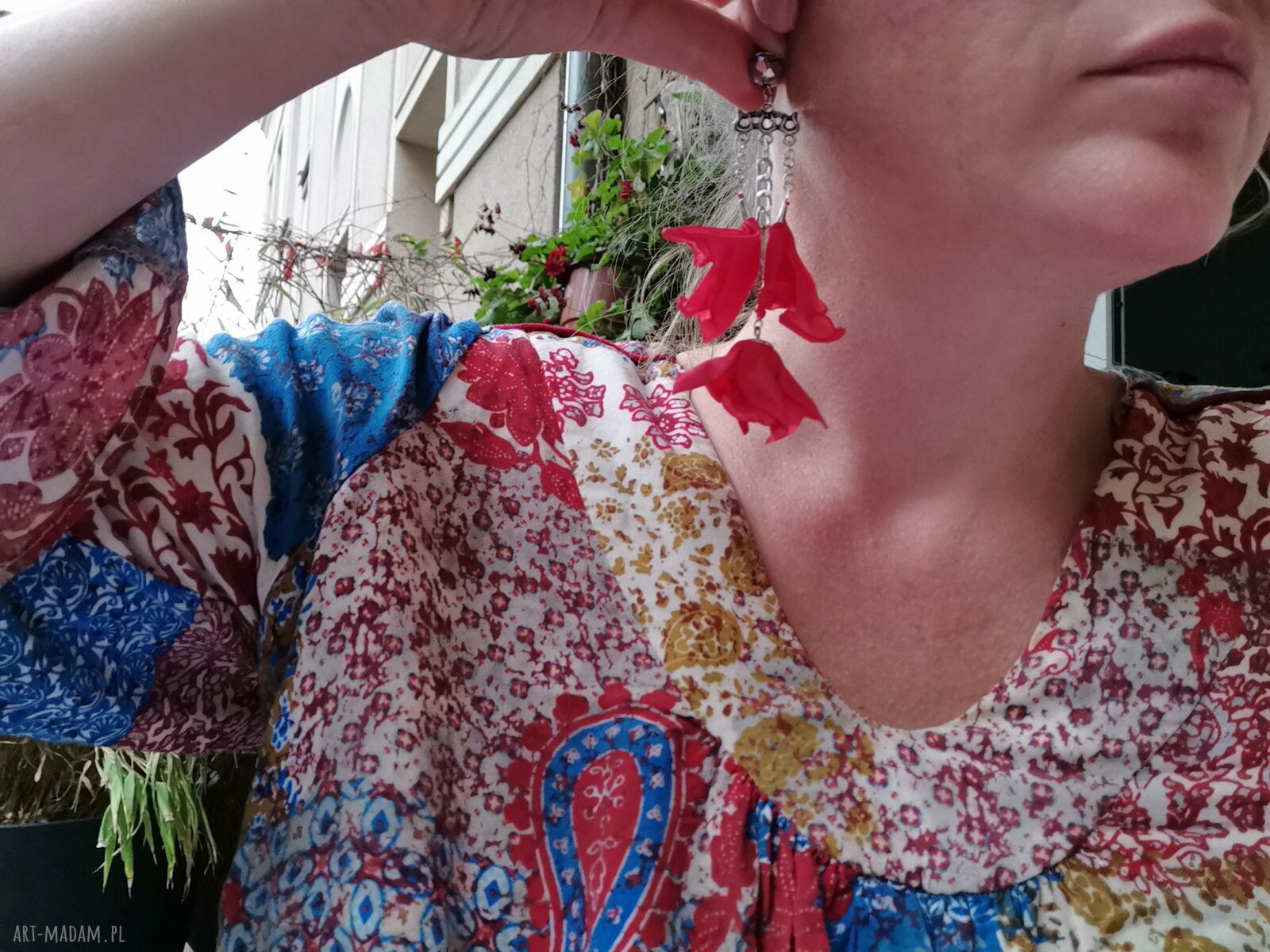 Kolczyki długie lekkie kwiaty w czerwieni - etno-boho