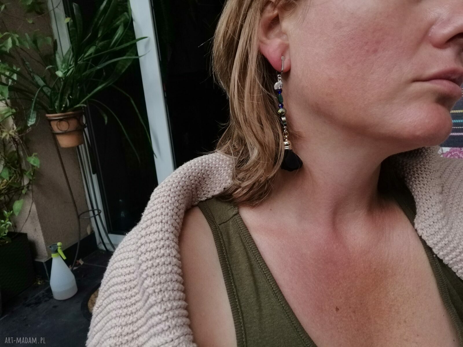 Klipsy długie eleganckie i lekkie - boho etno z czarnym kwiatem