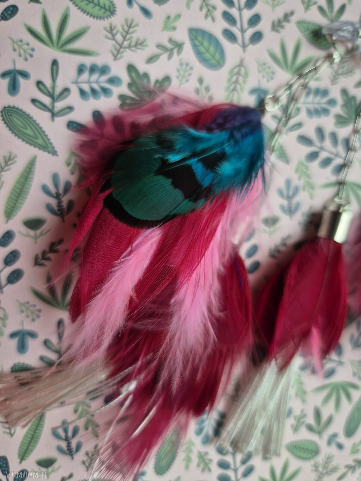 Klipsy długie z kolorowymi piórami w stylu etno-boho - Frida