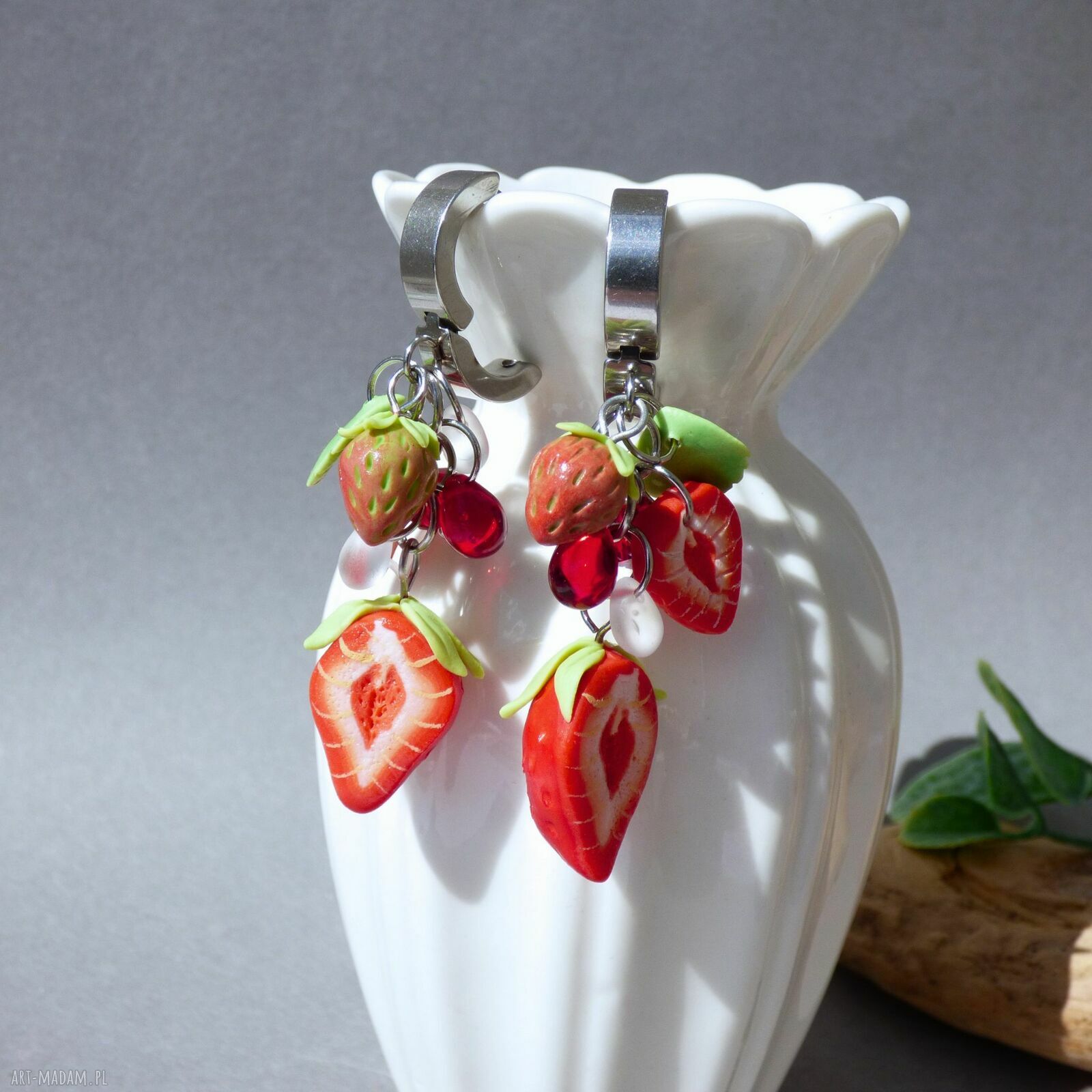 Długie kolczyki z truskawkami - letnia biżuteria handmade